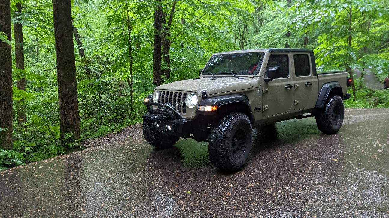 Jeep Gladiator Gladiator Glamour Shots 780445AE-3BEB-41E5-BD4A-DFE50A18DEA7