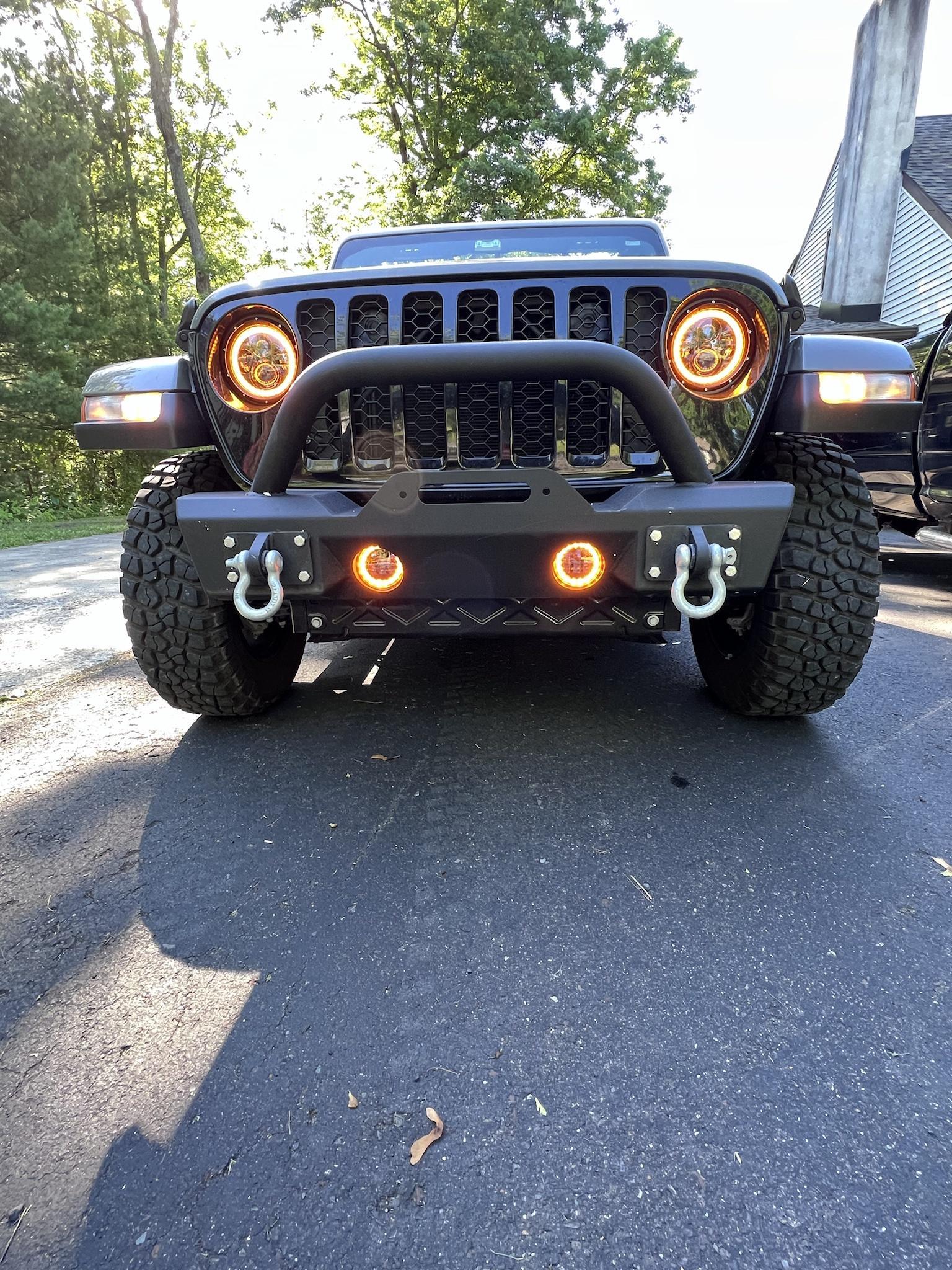 Jeep Gladiator New Headlights and Bumper VSC3gt