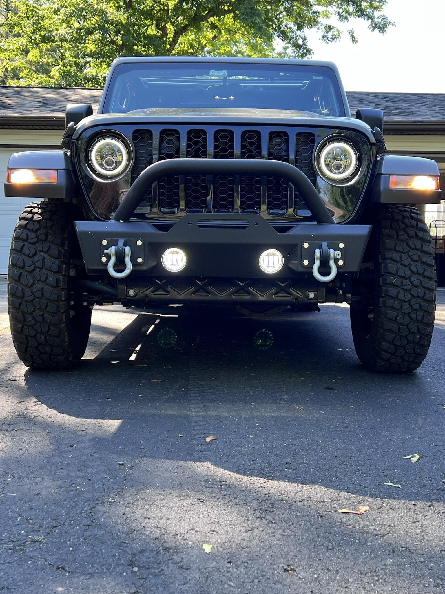 Jeep Gladiator New Headlights and Bumper fgrzcRM