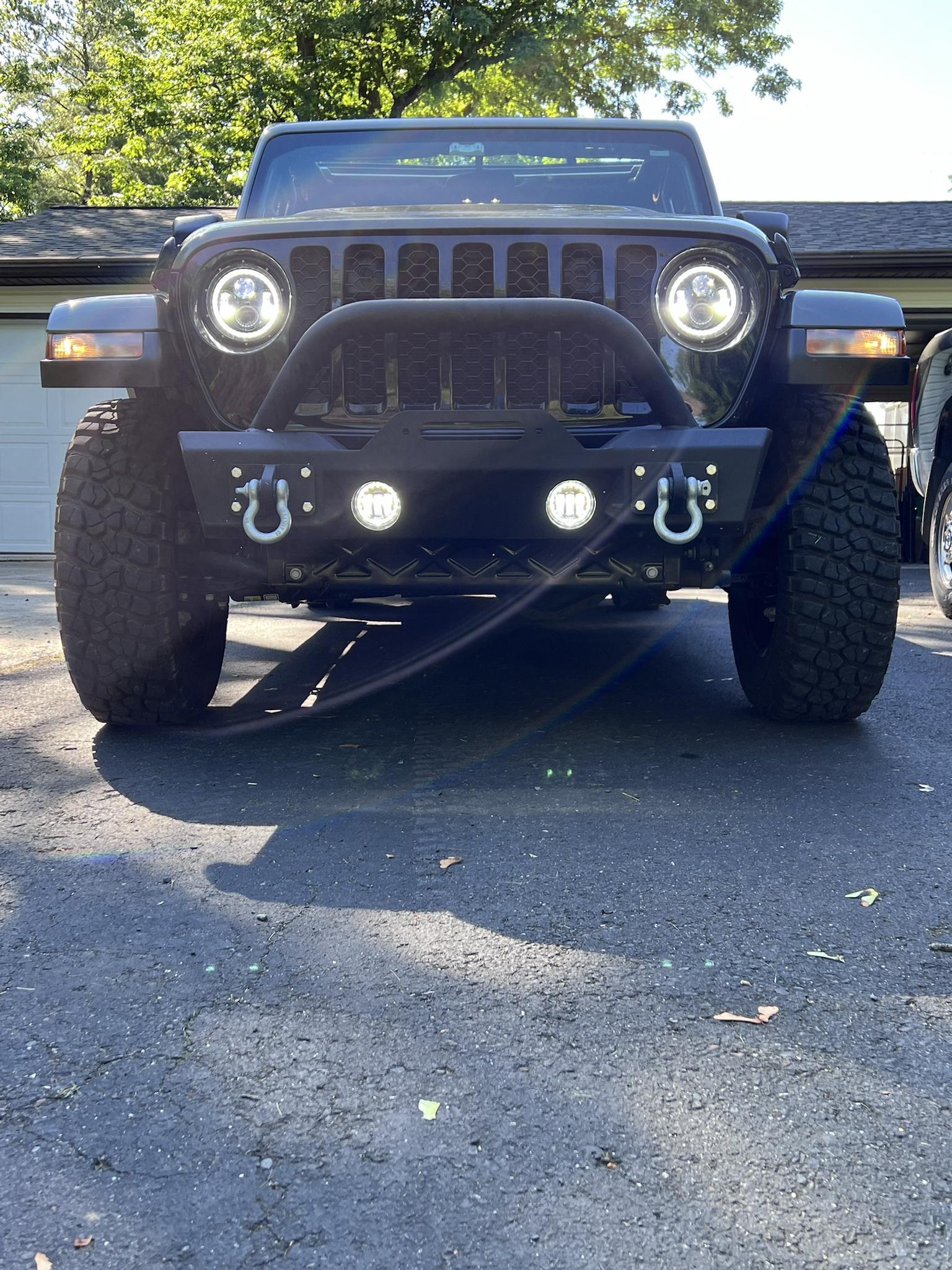 Jeep Gladiator New Headlights and Bumper sshS8dR