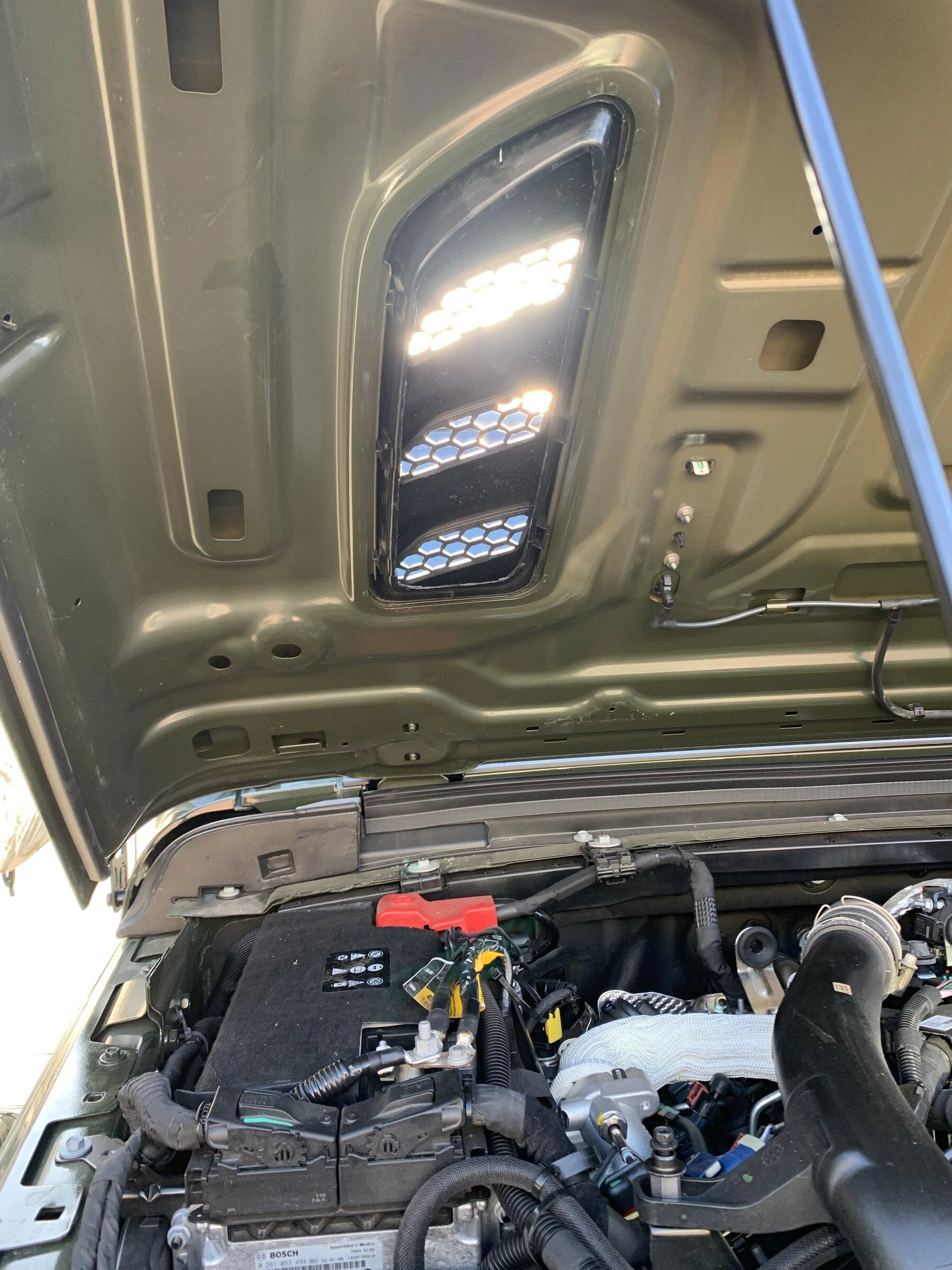 Jeep Gladiator open hood vents anyone? IMG_5219