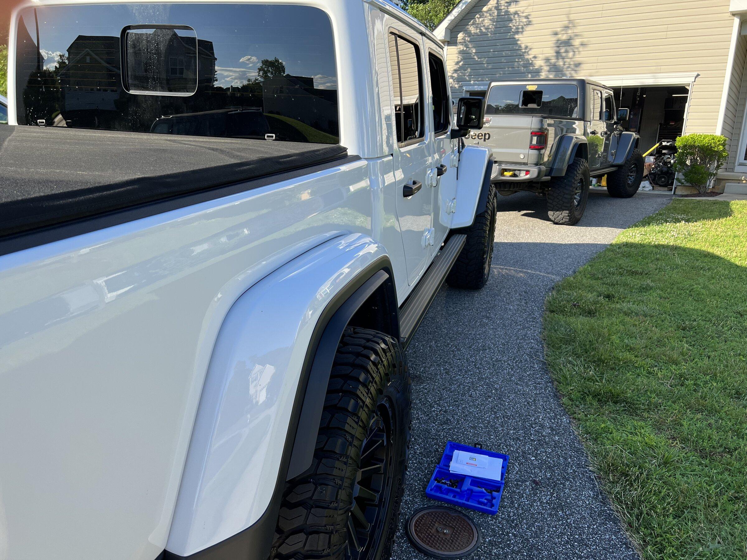 Jeep Gladiator Mojave xTreme Recon Fender Flares installed 7A8DFB02-9C43-4605-87D4-62523DC8548B