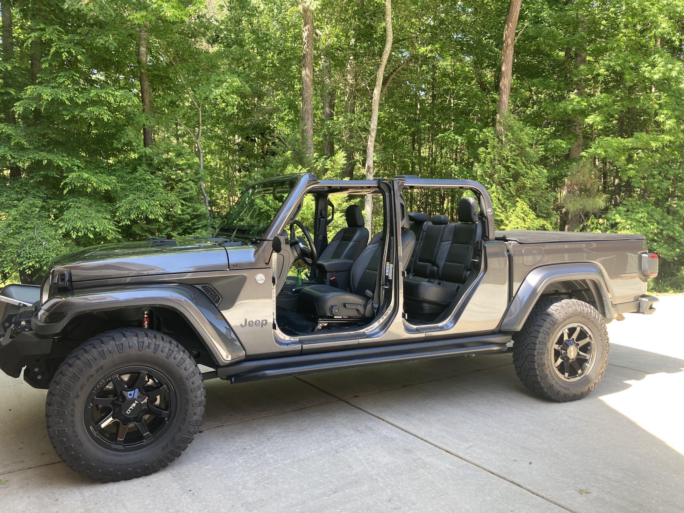 Jeep Gladiator GRANITE CRYSTAL JT Gladiator Club E4C8E50E-55D6-4FE4-AE85-EAEAEBE671CF