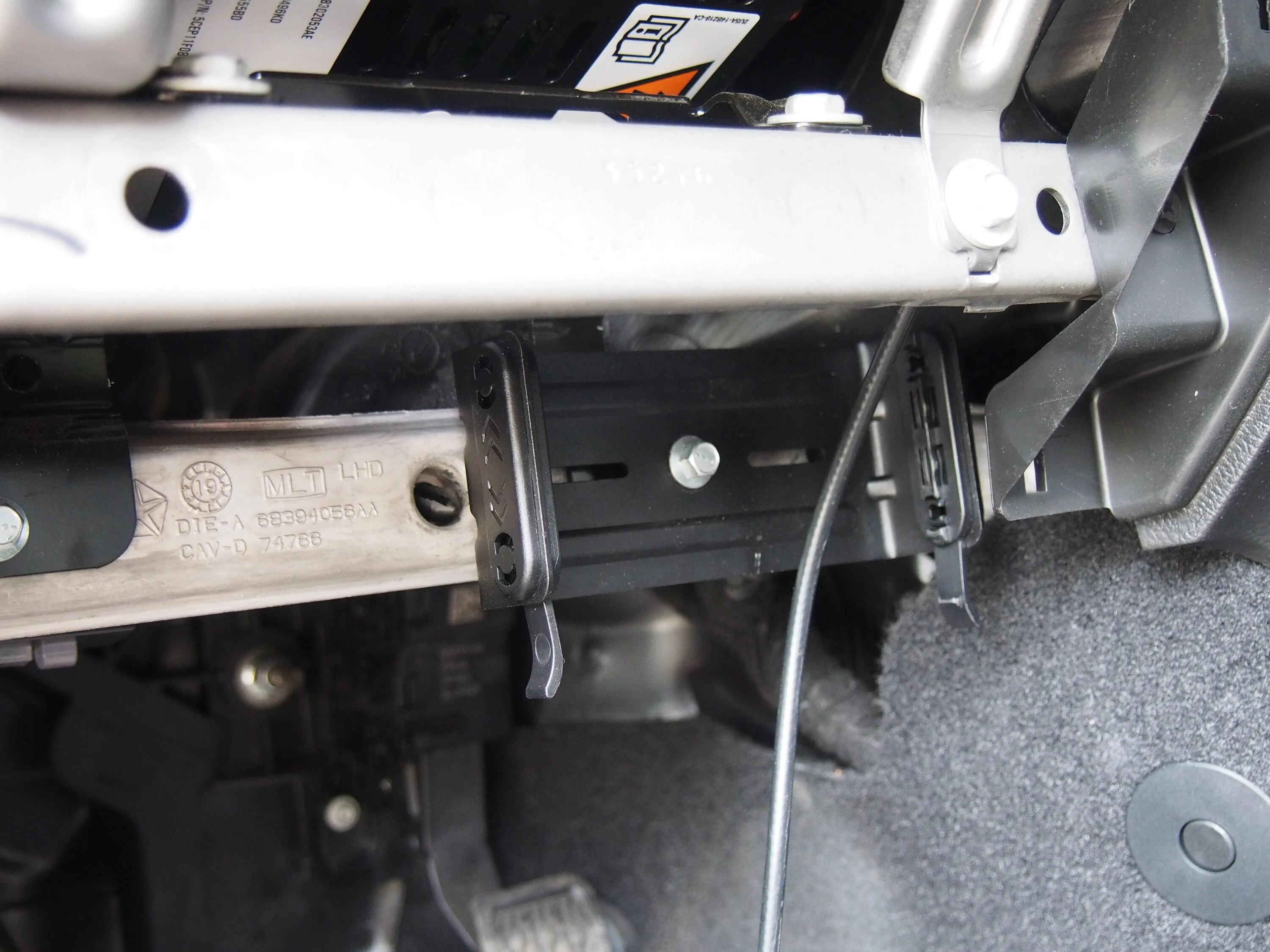 Jeep Gladiator Midland MXT275 Install P1010178
