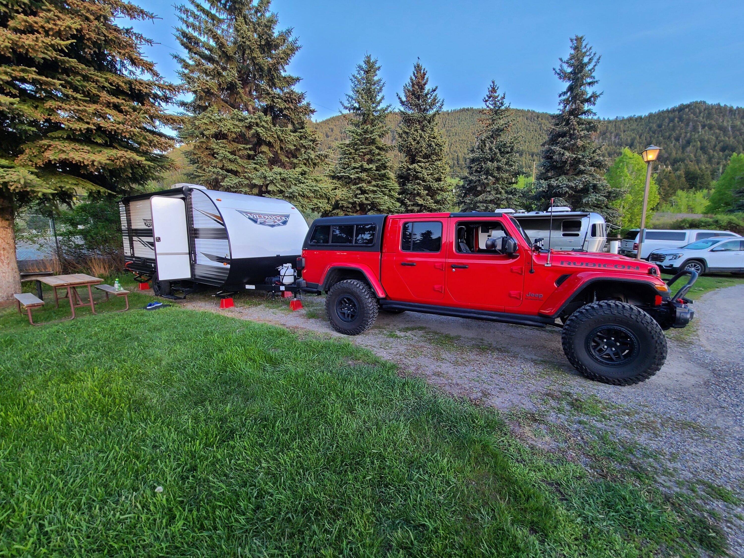 Jeep Gladiator JTR 1st tow report: ~4500 lbs Gulfstream Ameri-Lite trailer 20220607_204436