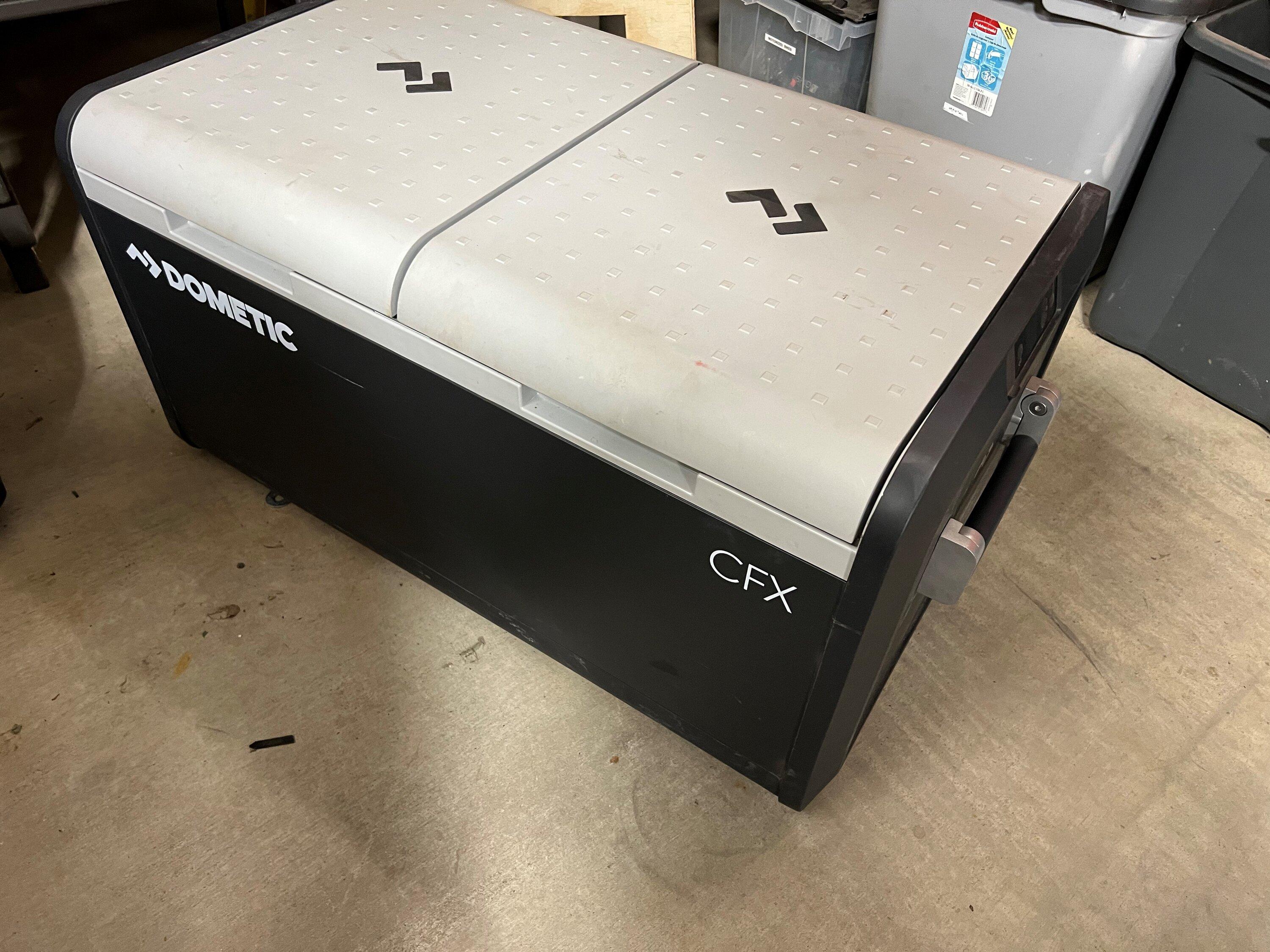 Jeep Gladiator Dometic CFX3-90DZ Dual Zone Bluetooth Fridge Freezer IMG_2319