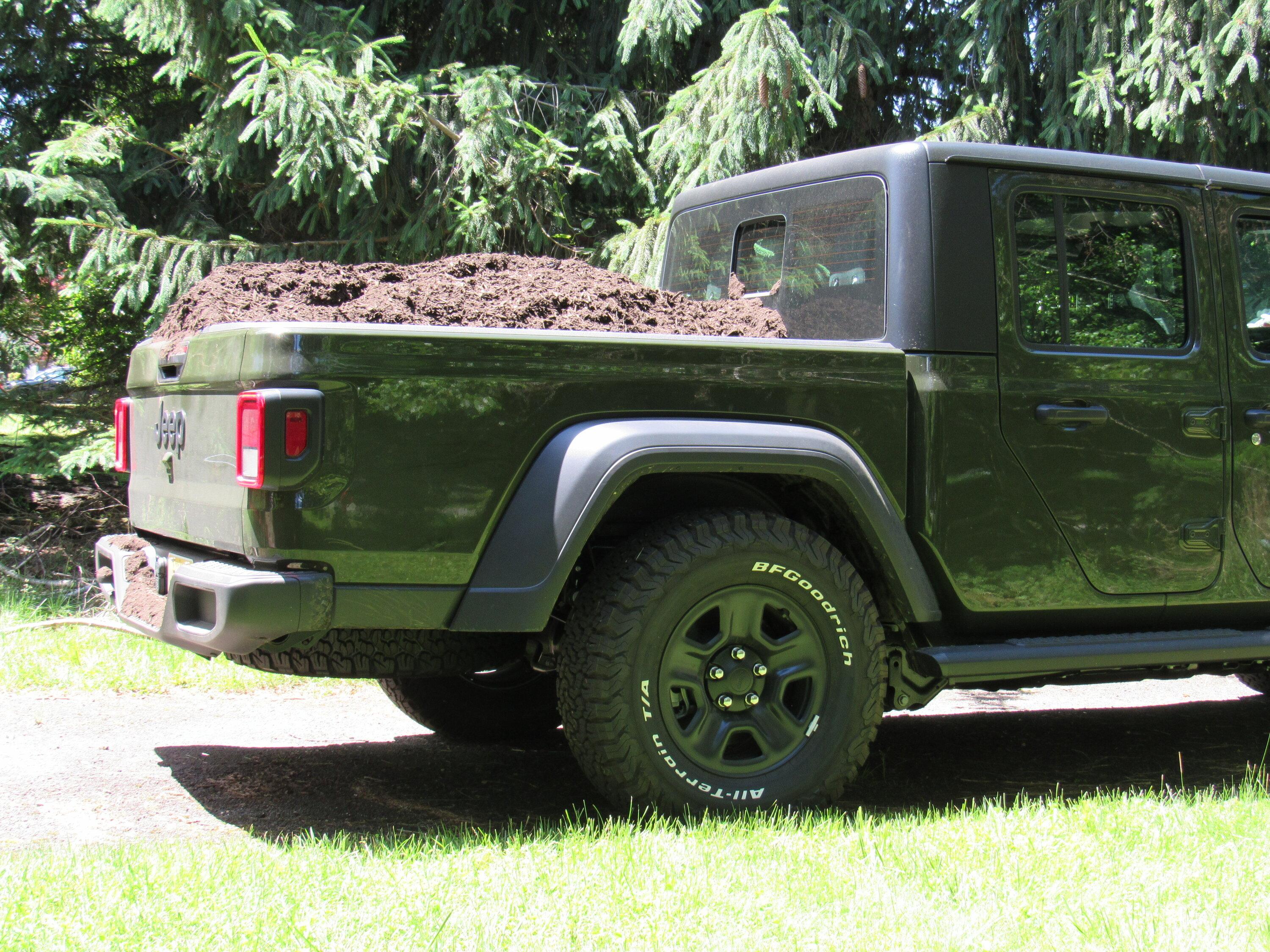 Jeep Gladiator Weathertech bed liner IMG_4628.JPG