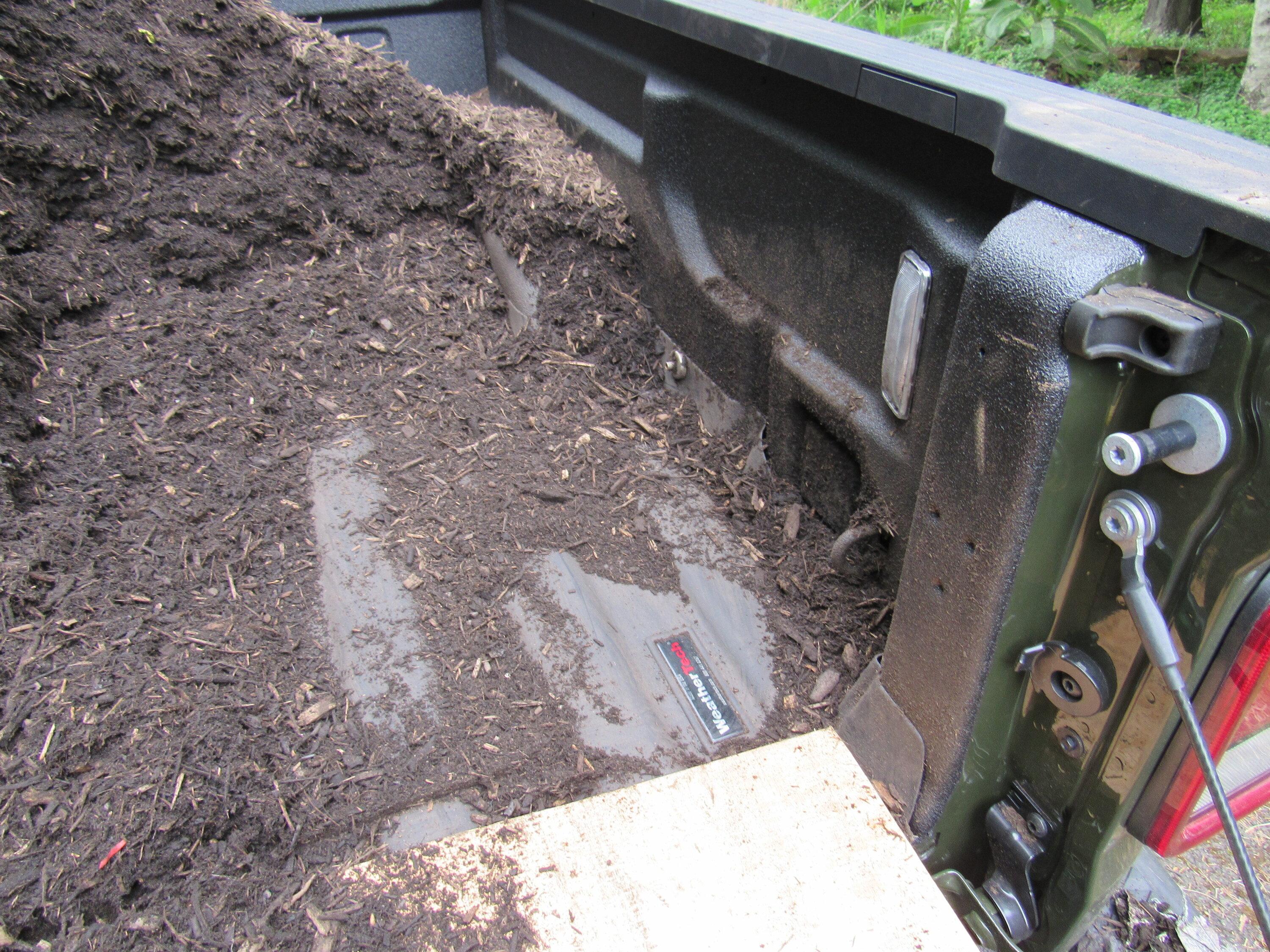 Jeep Gladiator Weathertech bed liner IMG_4639.JPG