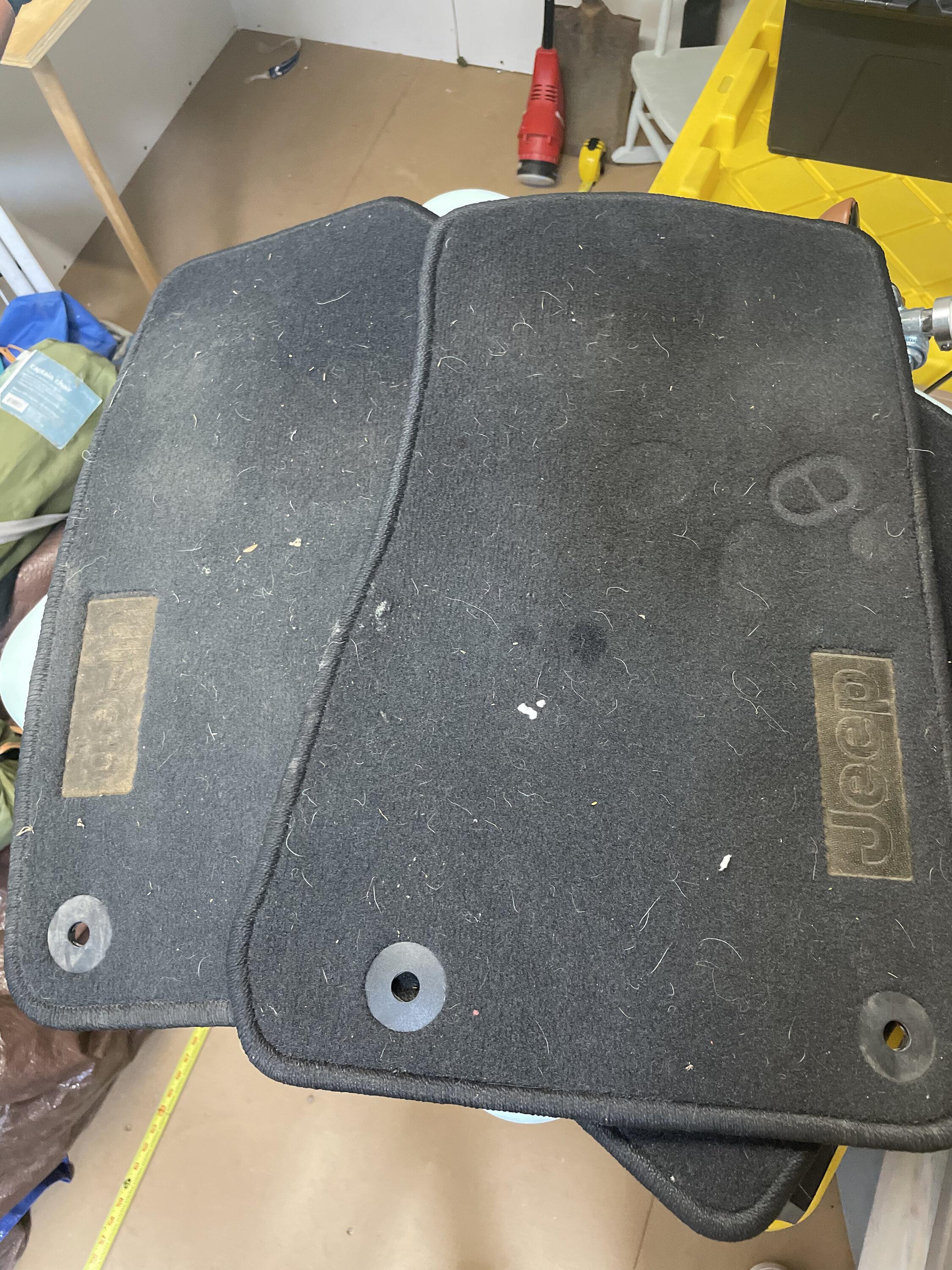 Jeep Gladiator Floor mats FBD8B78D-8EDD-40E0-88DE-41FF378EAC28