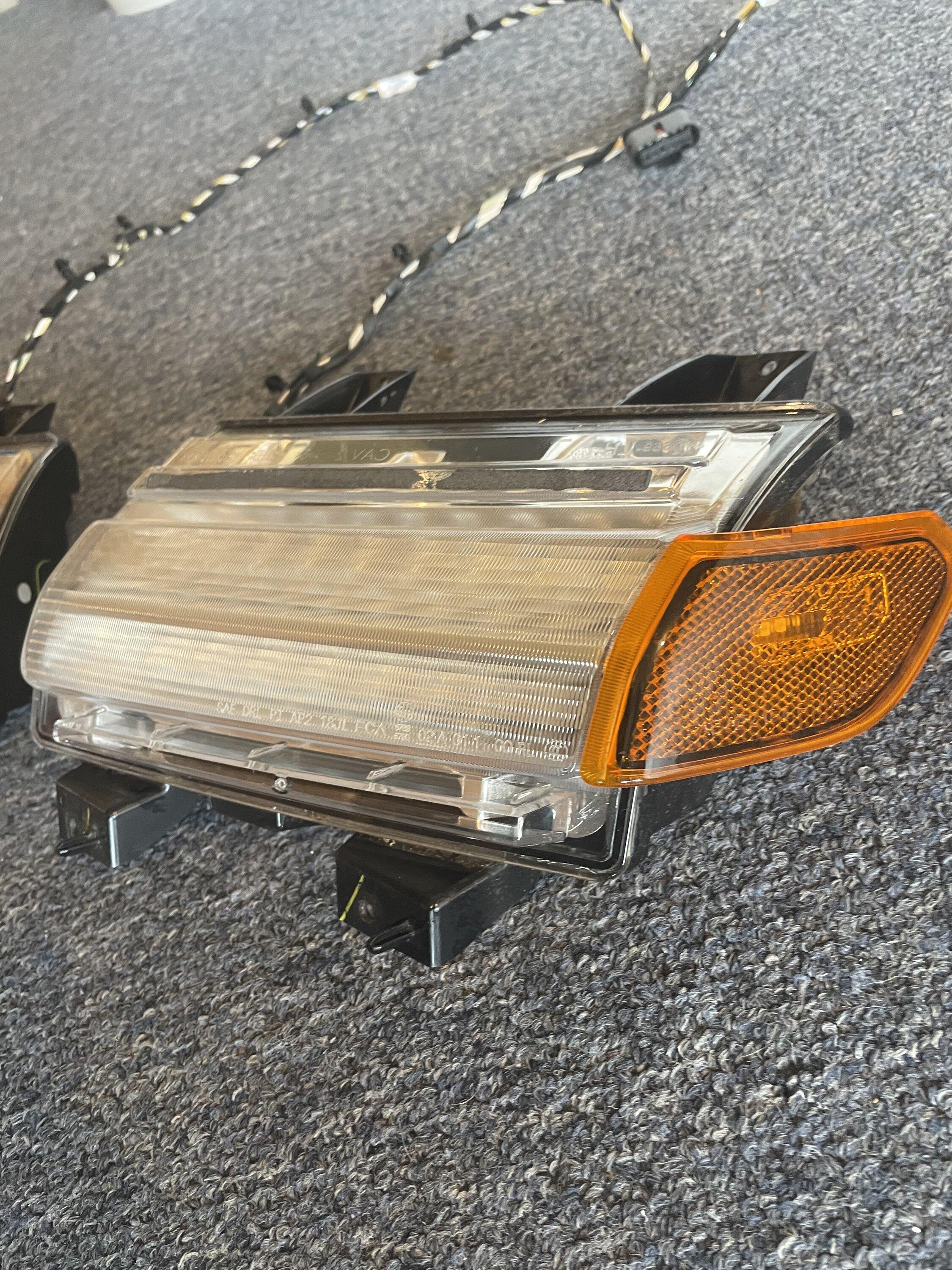 Jeep Gladiator OEM LED fender lights $225 17943F2B-49E1-48E4-89B2-B80F512BE54F
