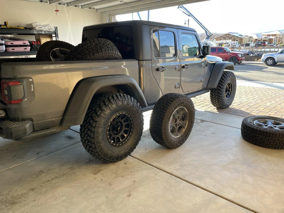 Jeep Gladiator 2021 JTR - Explorer 9E3F929B-3E02-4933-B064-73A6968C87A7