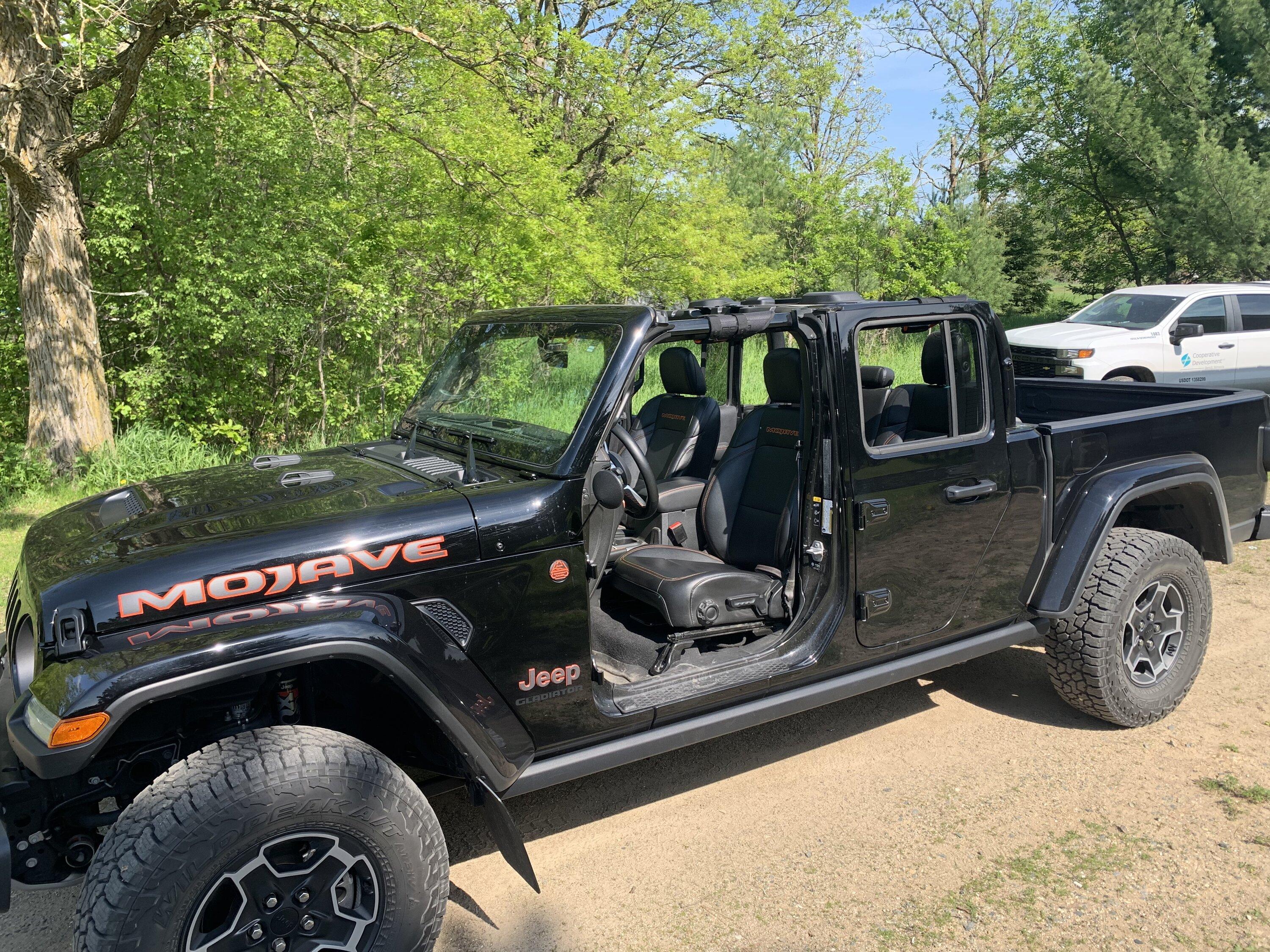 Jeep Gladiator Hula girl? 2618605A-2B76-4CE3-BDD3-9C2B761341A4