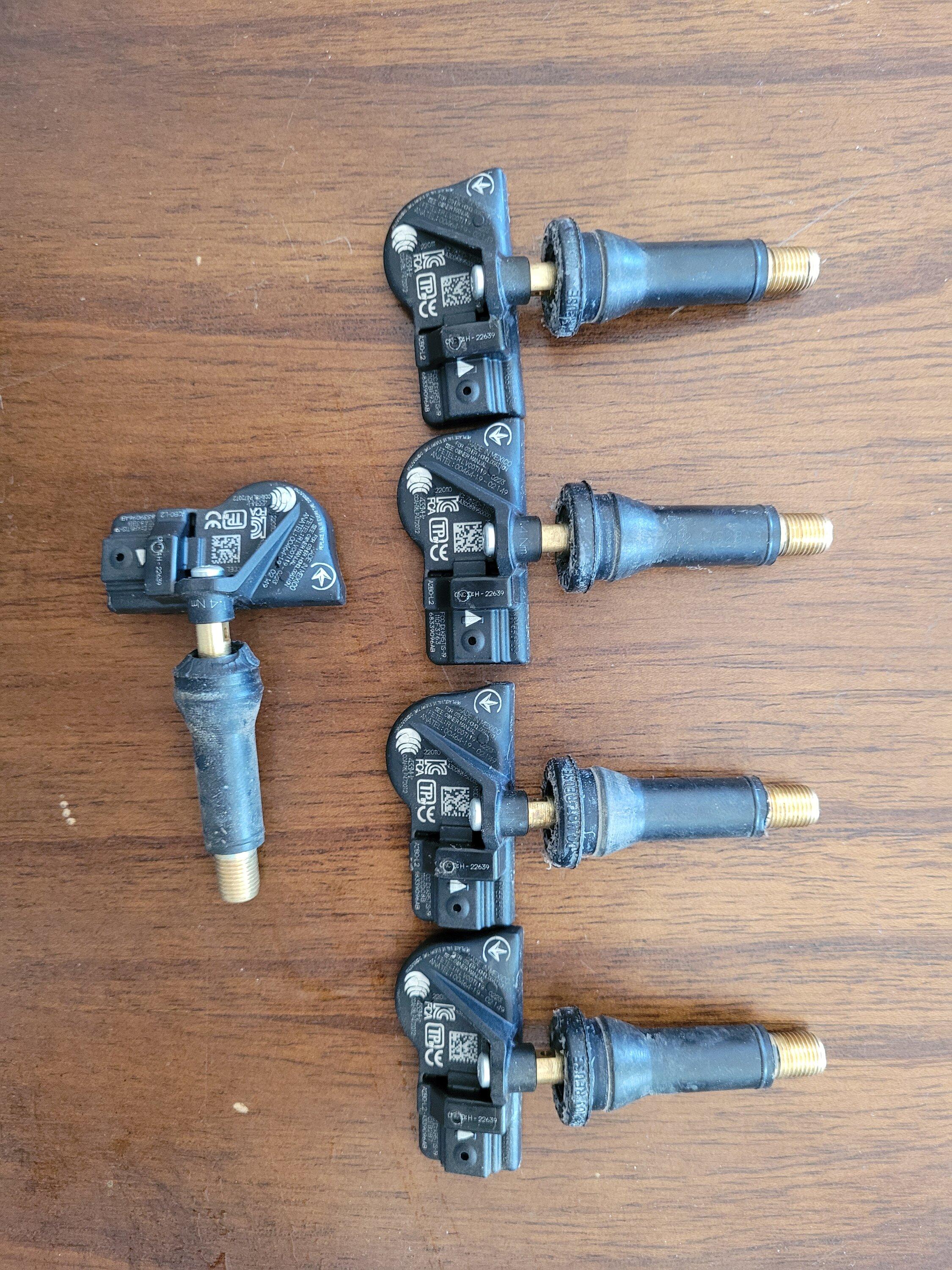 Jeep Gladiator 2022 OEM TPMS sensors 5x 20220613_100851