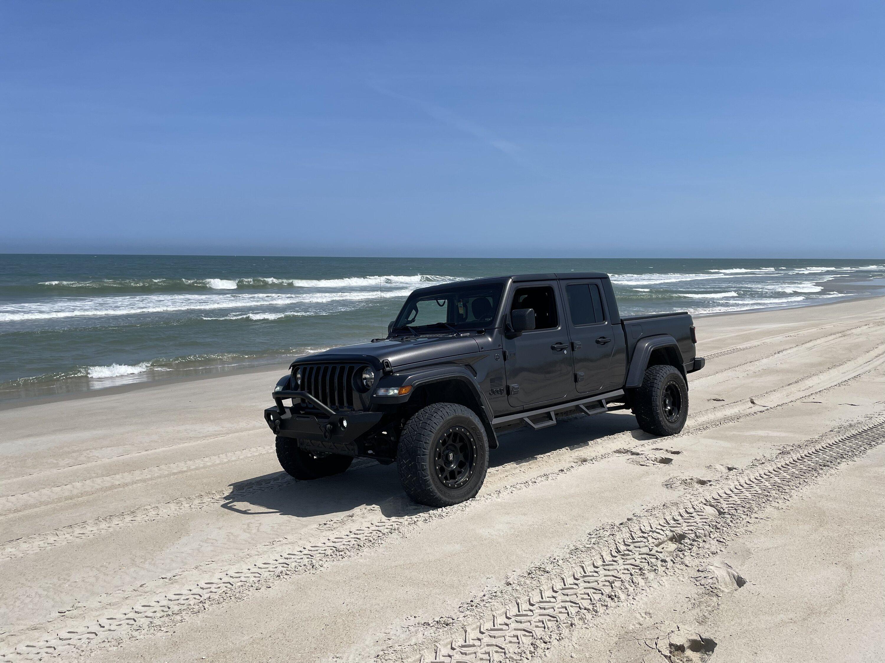 Jeep Gladiator GRANITE CRYSTAL JT Gladiator Club 2586141C-D8F9-436E-9187-6B908D7D98C2
