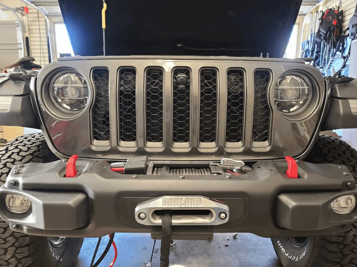 Jeep Gladiator Warn winch plate #101255 with a FACTORY steel Rubicon front bumper? YES, it can be done THANKS for the information 1655157282280