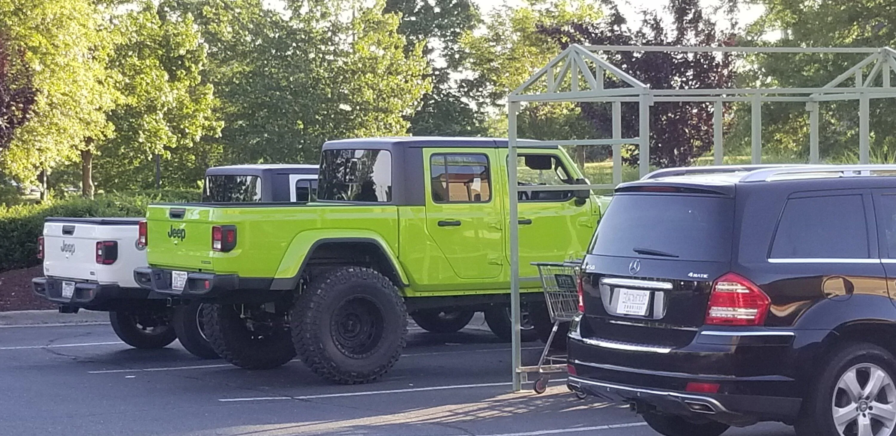 Jeep Gladiator Jeeps Parking Next To Jeeps ?hash=5d36cf0600b135043b60aadb0d6f489f