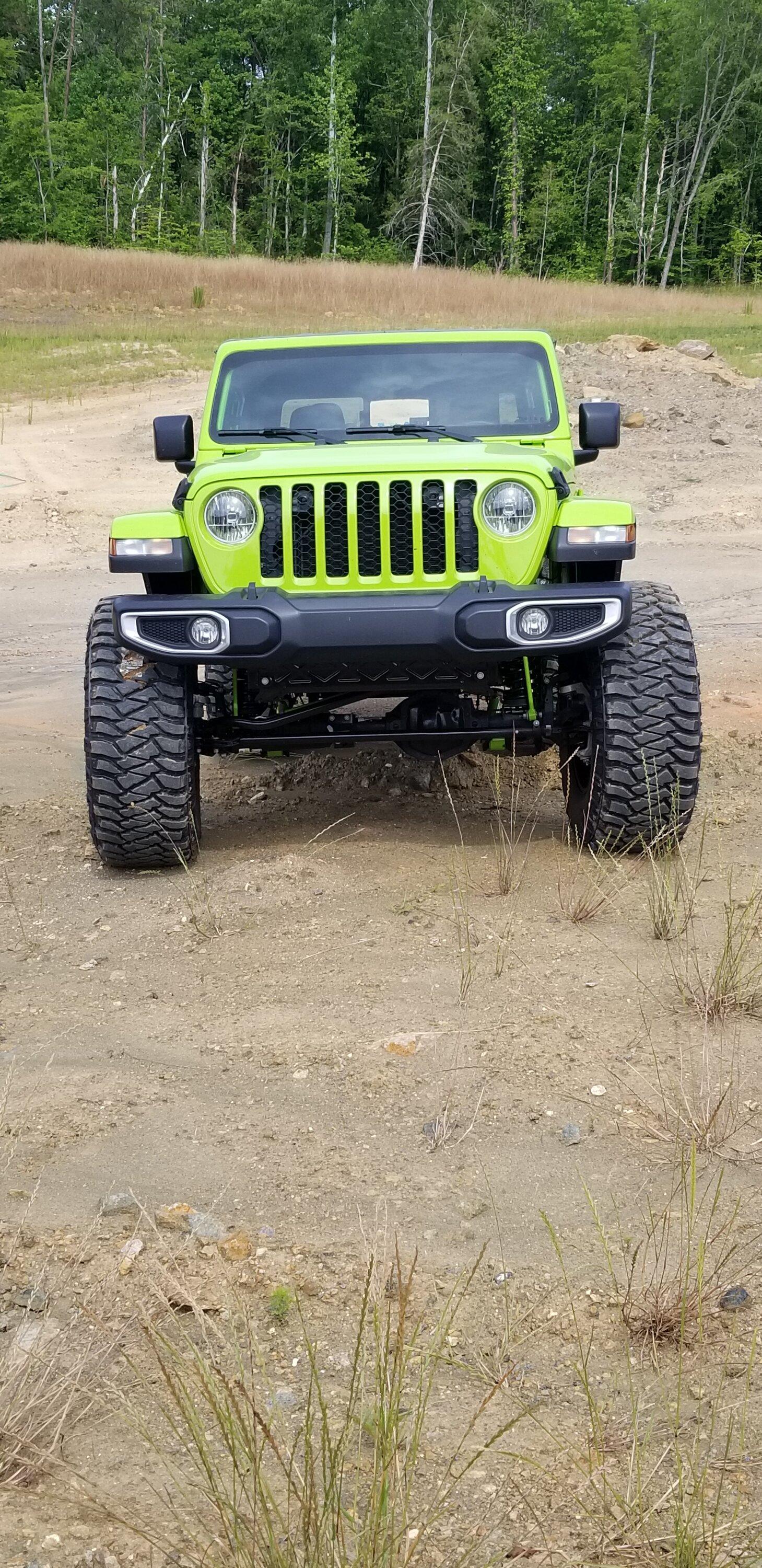 Jeep Gladiator Tires rubbing on new control arms. 20220605_160042