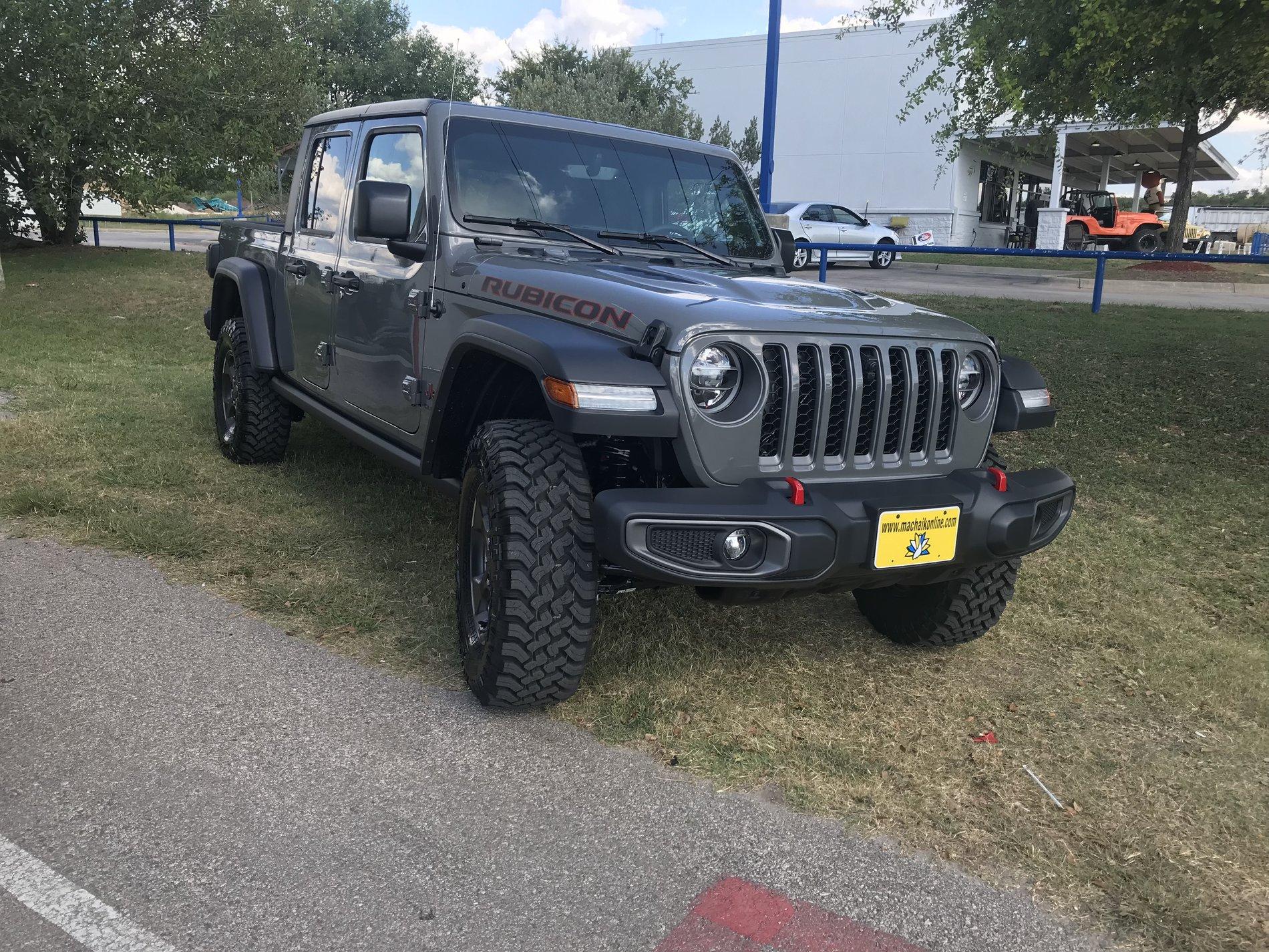 Jeep Gladiator Sting grey owners (future) check in 06B545D1-75B3-4E0E-BF6C-1CC595CE971D