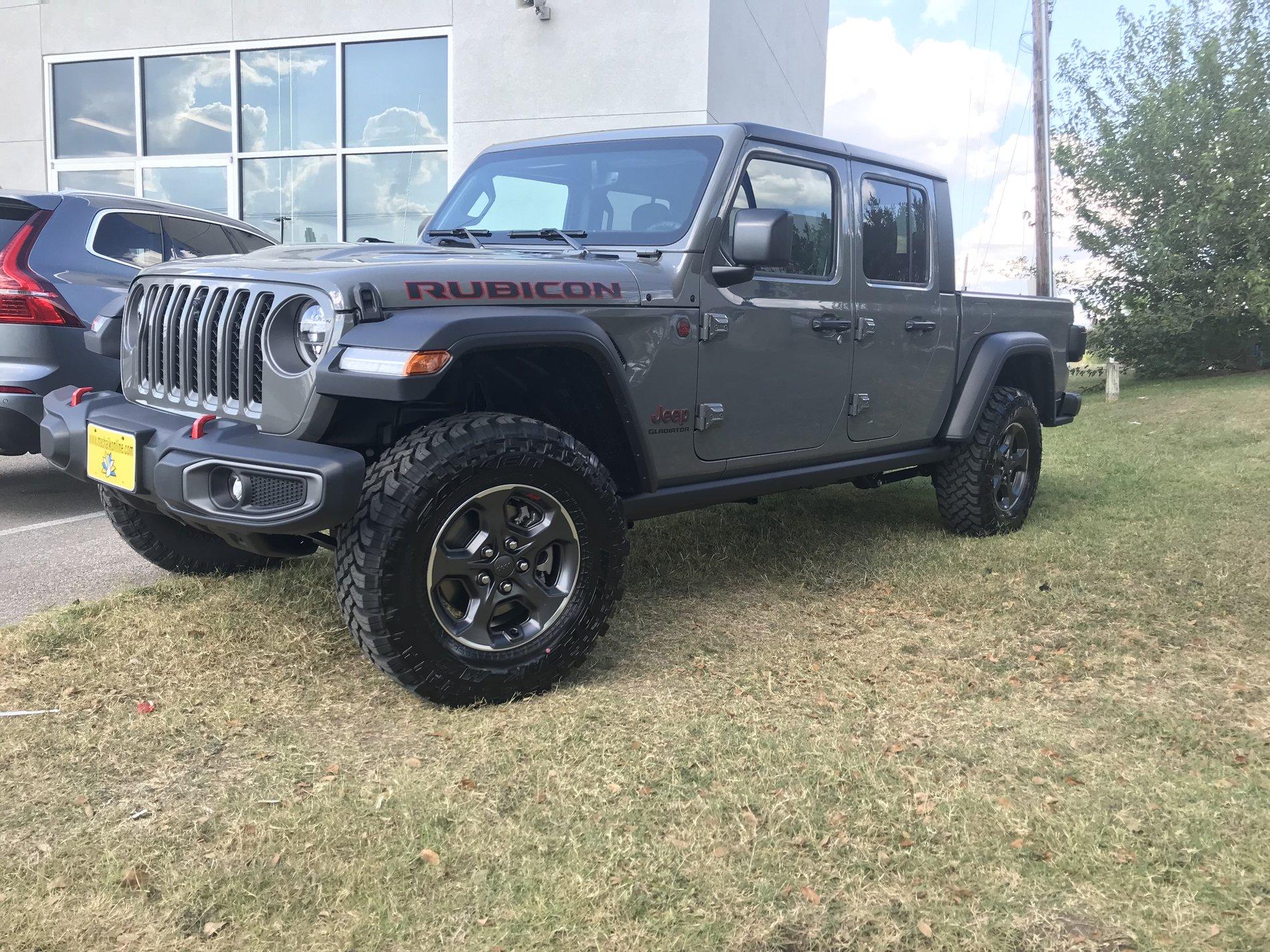 Jeep Gladiator Sting grey owners (future) check in 0B5E2A03-1633-4AC0-A482-D9178F8DE10D
