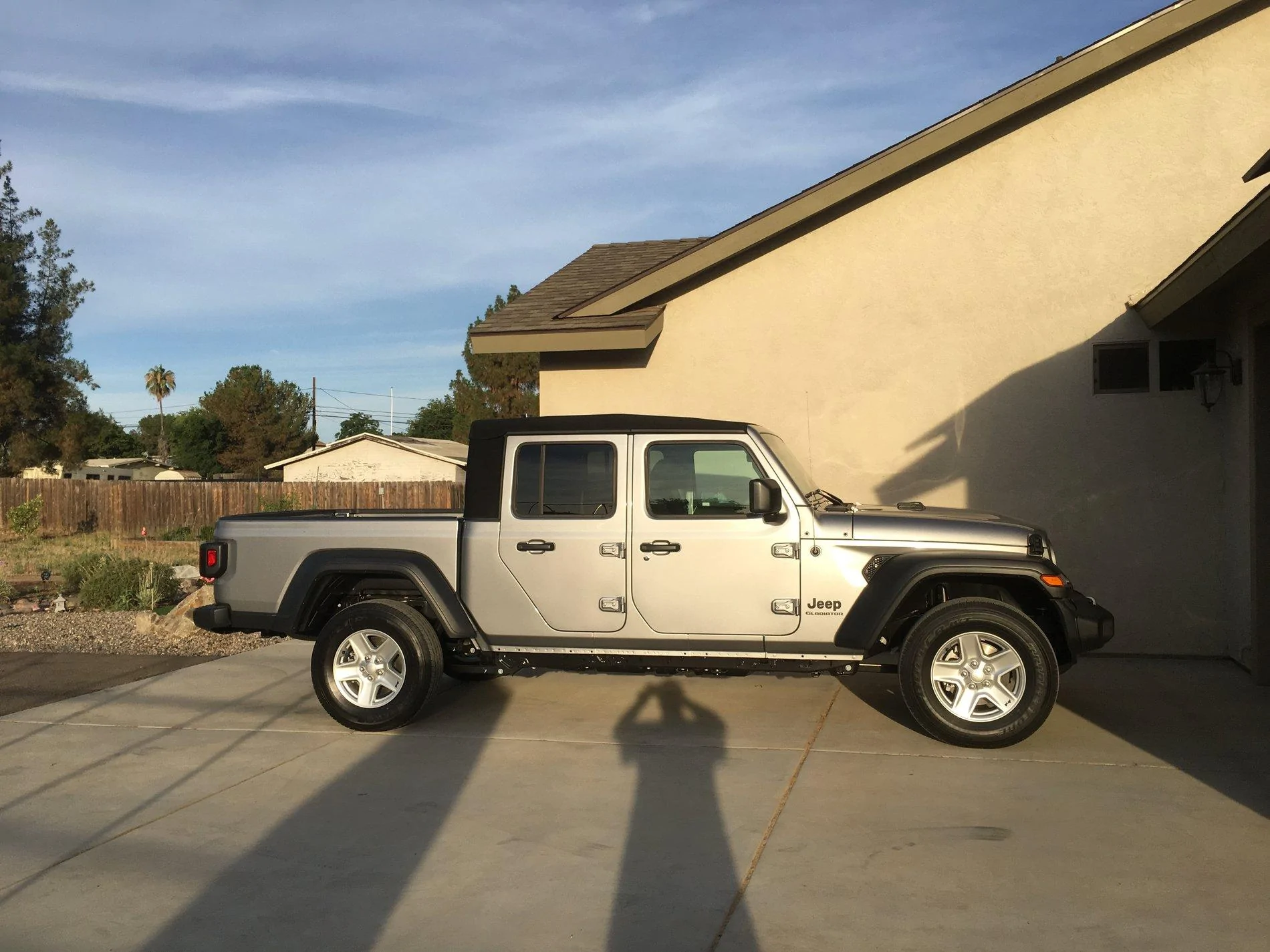 Jeep Gladiator Silver sport S 2DE26786-945A-444C-A7BD-EA93E0D51AF3