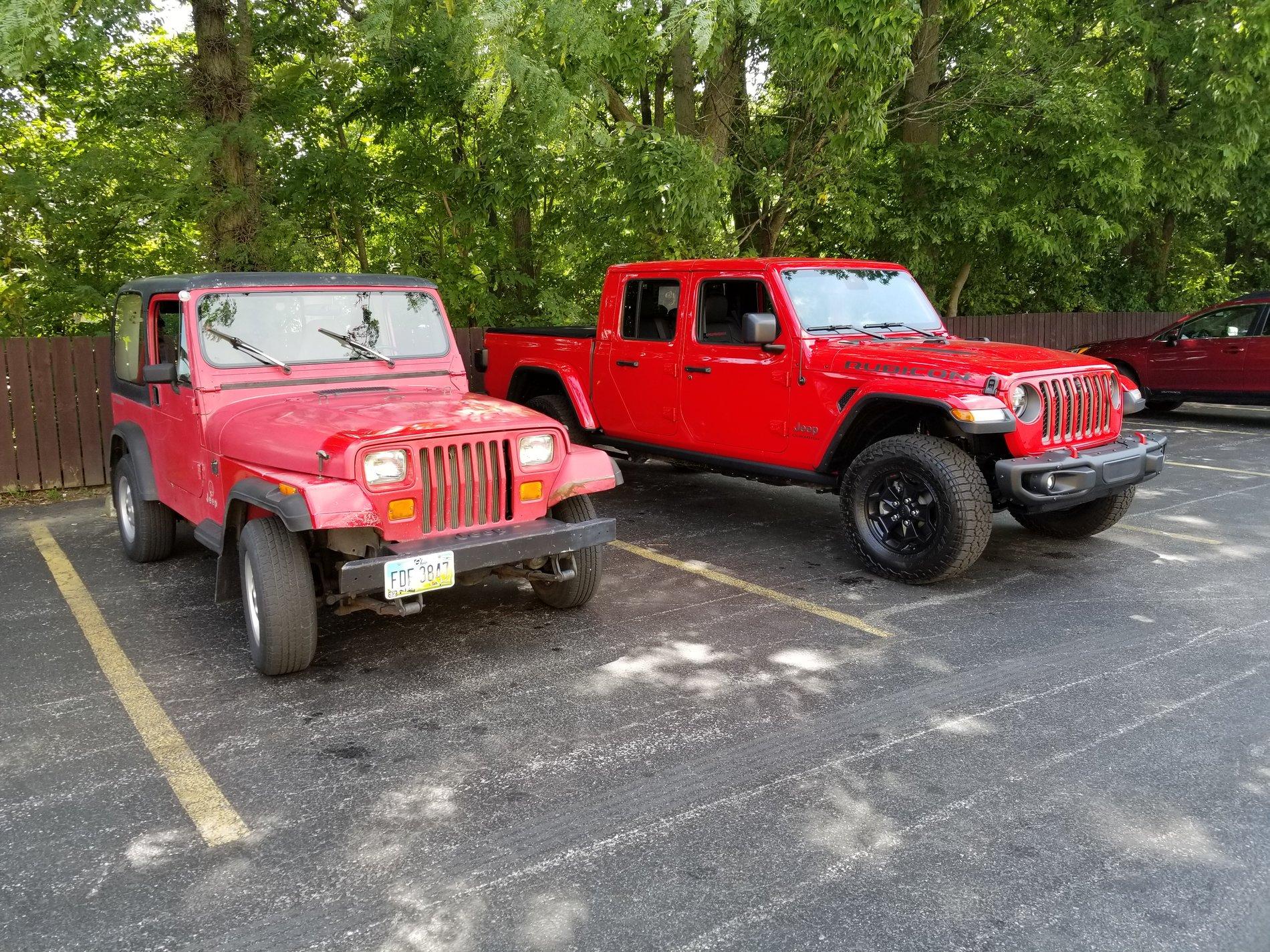 Jeep Gladiator Jeeps Parking Next To Jeeps 20190729_114954