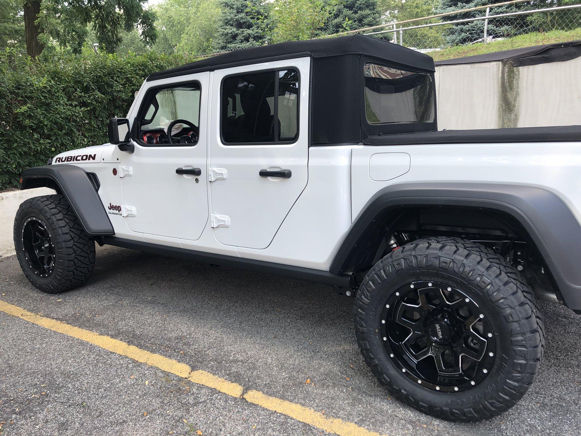 Jeep Gladiator BRIGHT WHITE Gladiator JT Club 74687CCE-7515-4A74-BB76-8B78E99DA722