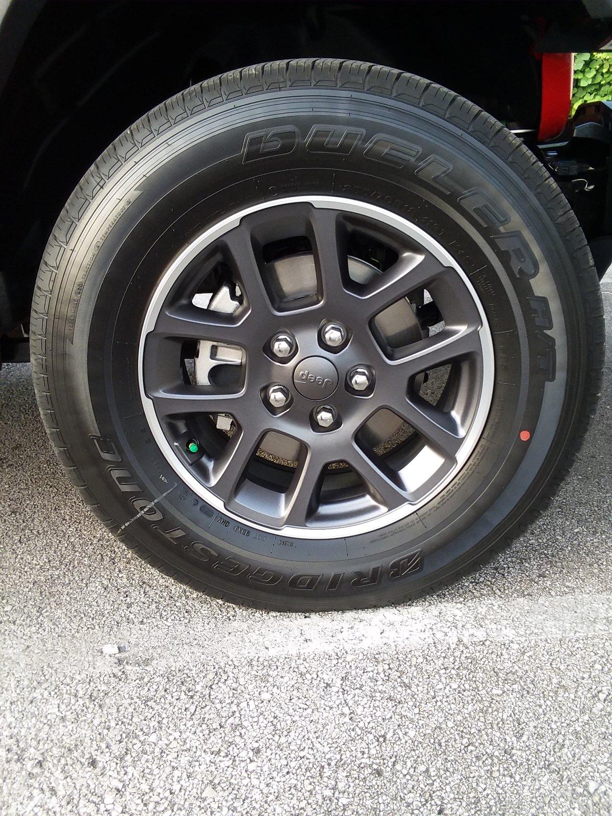 Jeep Gladiator Overland wheels/tires and running boards 20190729_074726