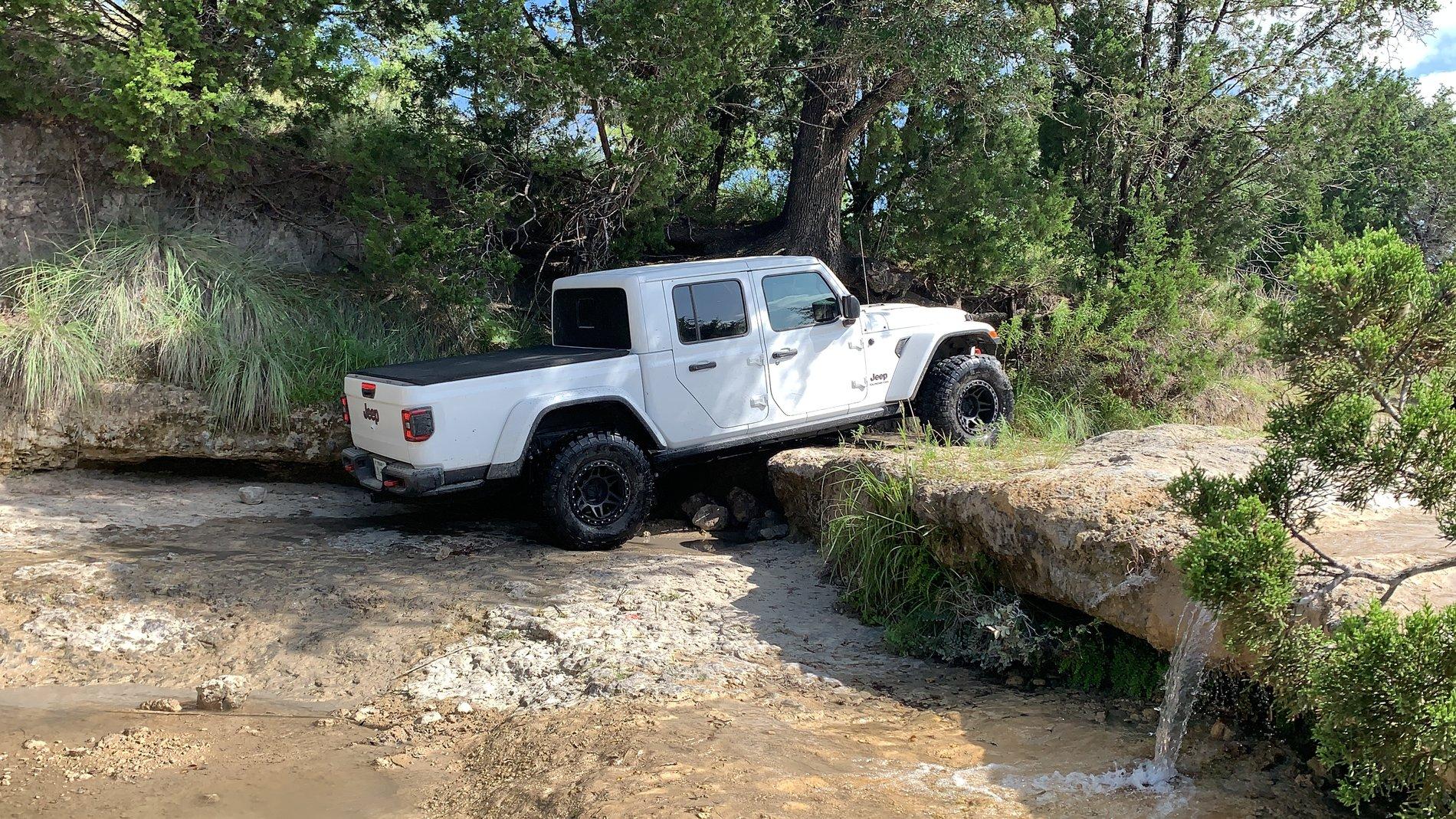 Jeep Gladiator Wheeling on 35’s with No Lift IMG_4033.JPG