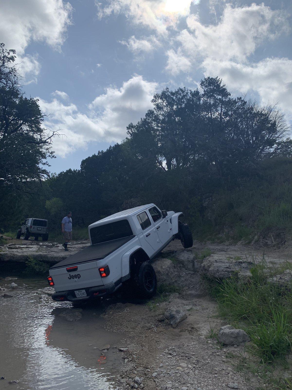 Jeep Gladiator Wheeling on 35’s with No Lift IMG_4030.JPG