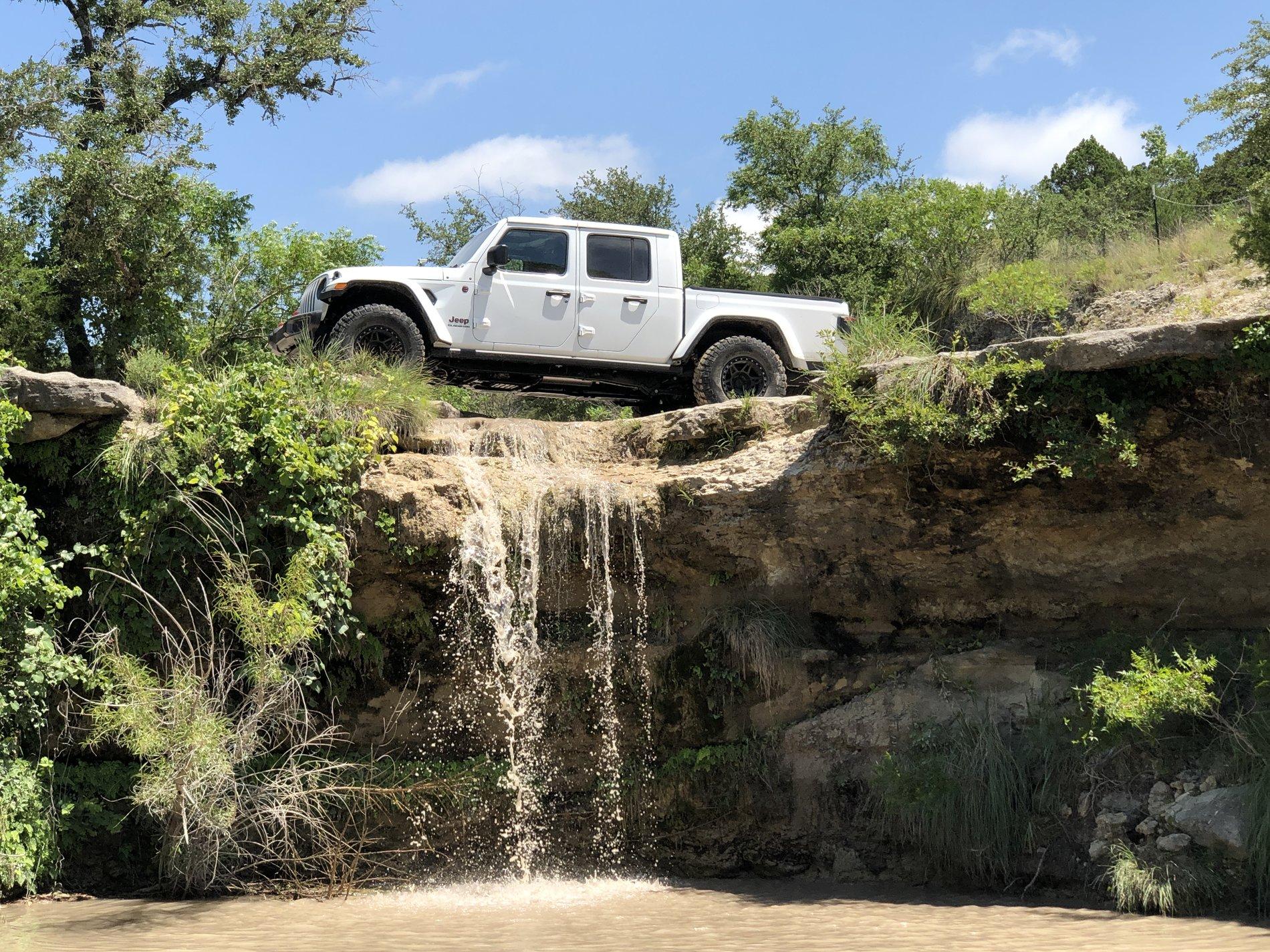 Jeep Gladiator Wheeling on 35’s with No Lift IMG_1855.JPG