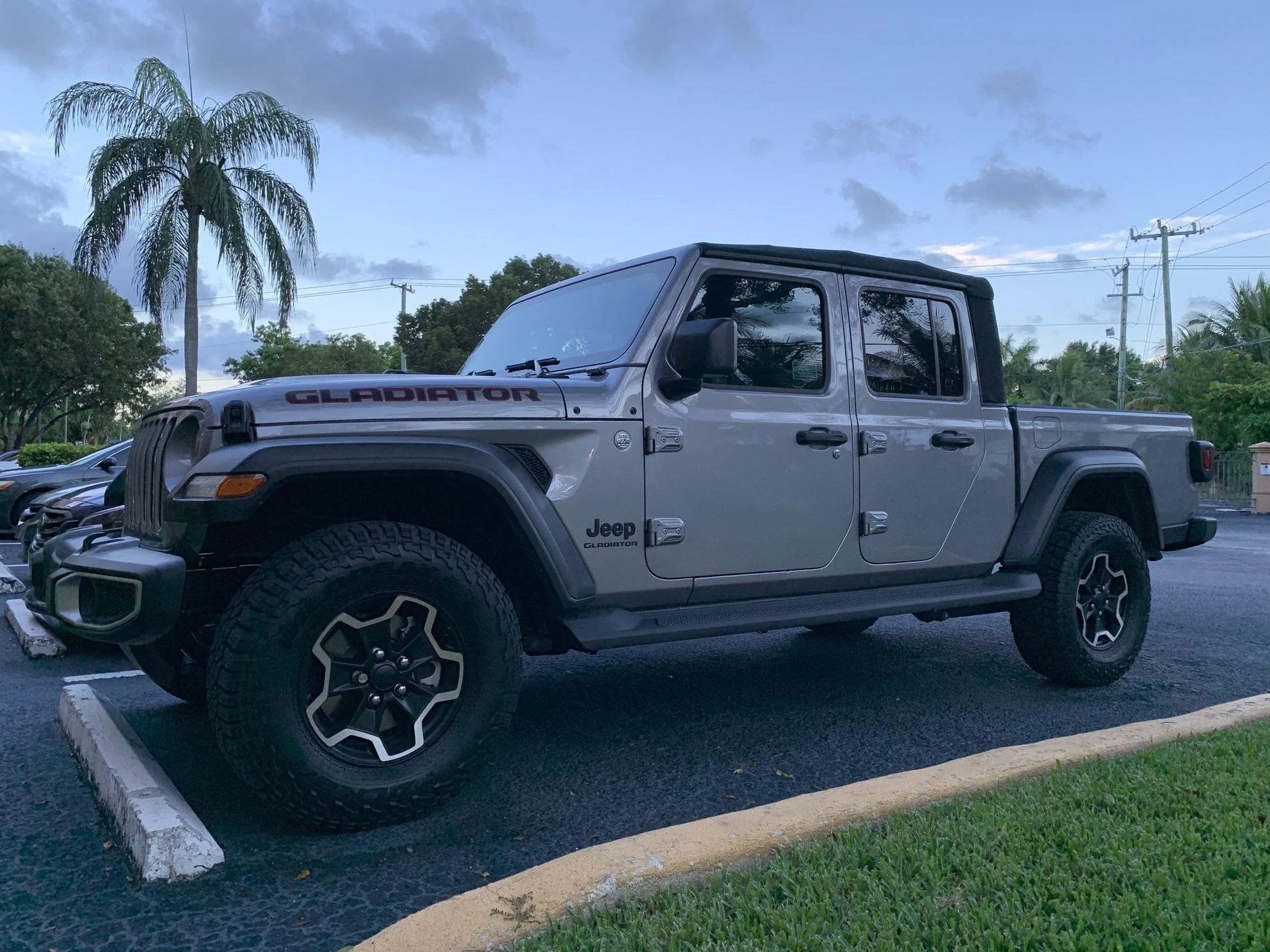 Jeep Gladiator Looking for Running Boards, Steps D0EB0168-D5AB-4F66-B021-FA40D2982099