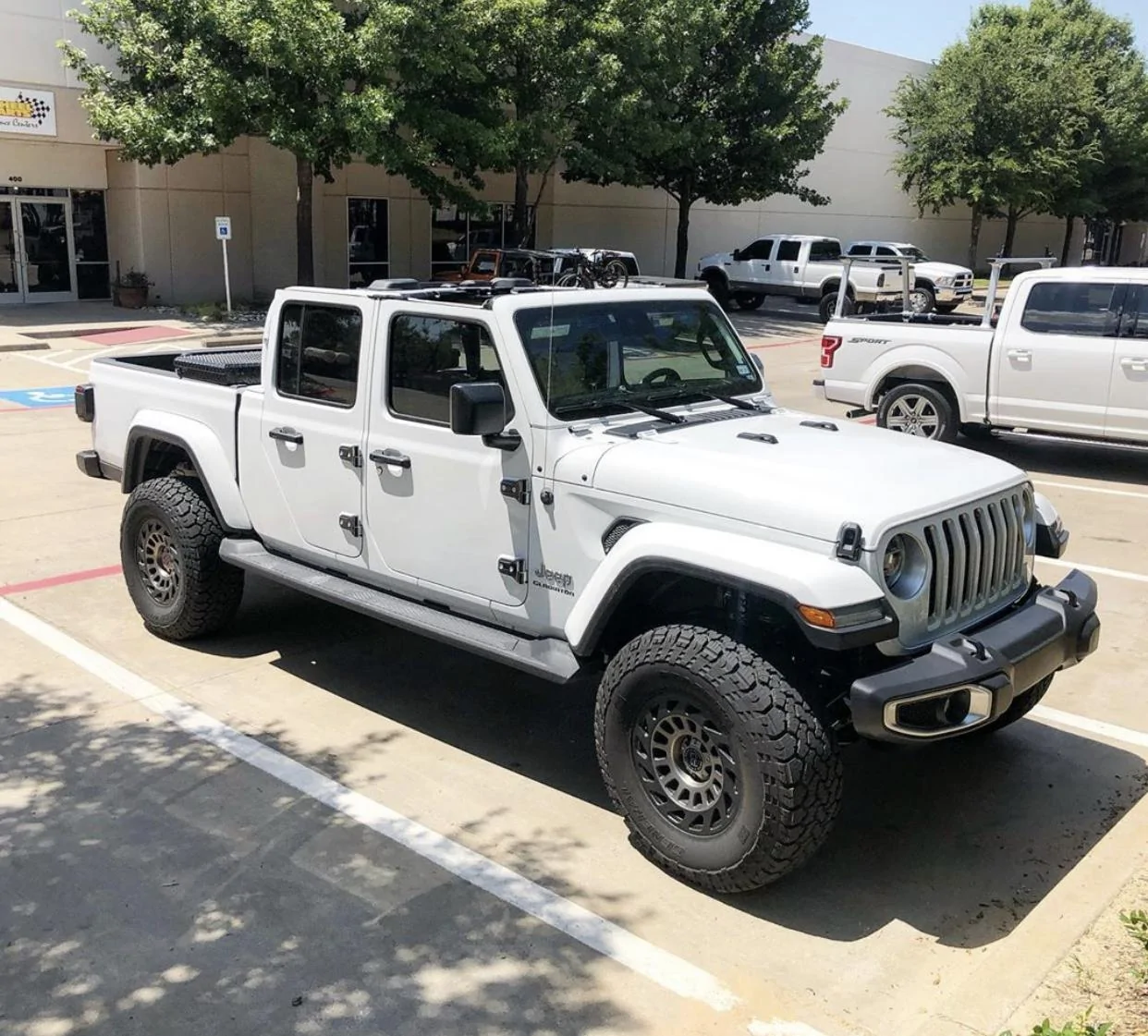 Jeep Gladiator BRIGHT WHITE Gladiator JT Club A87E6968-D5A6-4E5C-9167-4C69002D8B32