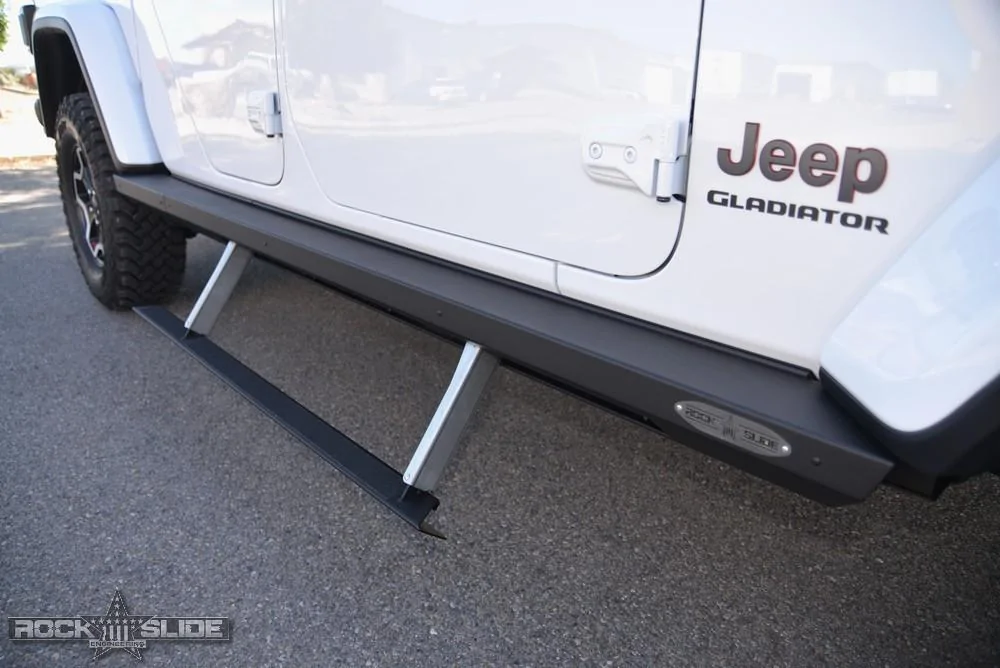 Jeep Gladiator Misfitted With JL Side Steps JT-18
