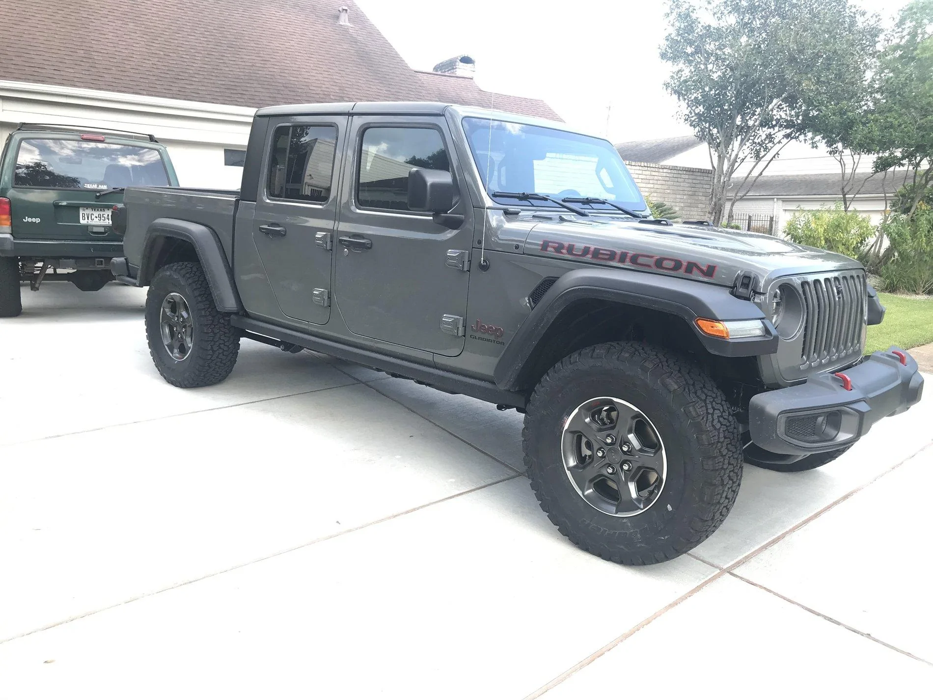 Jeep Gladiator Will 35X12.5R17 fit the OEM Rubicon wheels? 3E81B263-B680-45F0-868E-B7C4B4A28C82