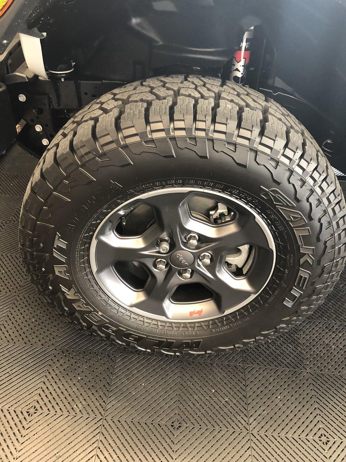 Jeep Gladiator Gladiator Rubicon Wheel/Tire Take Offs 4765215B-8790-496B-A363-BA8FBBB23BEA