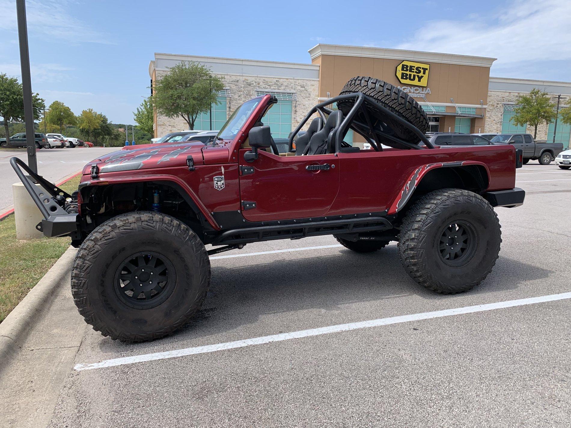 Jeep Gladiator 2 Seat Gladiator with 42" tires...kind of 28742E71-B451-4CBB-B273-E0029C5527F9