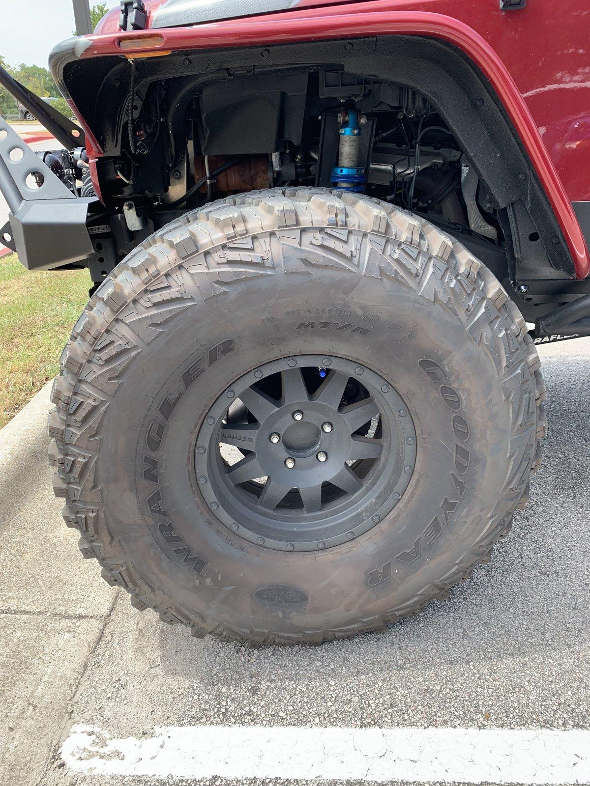 Jeep Gladiator 2 Seat Gladiator with 42" tires...kind of 2729BEB2-4258-4A7E-BC1C-22EA54B42BE3