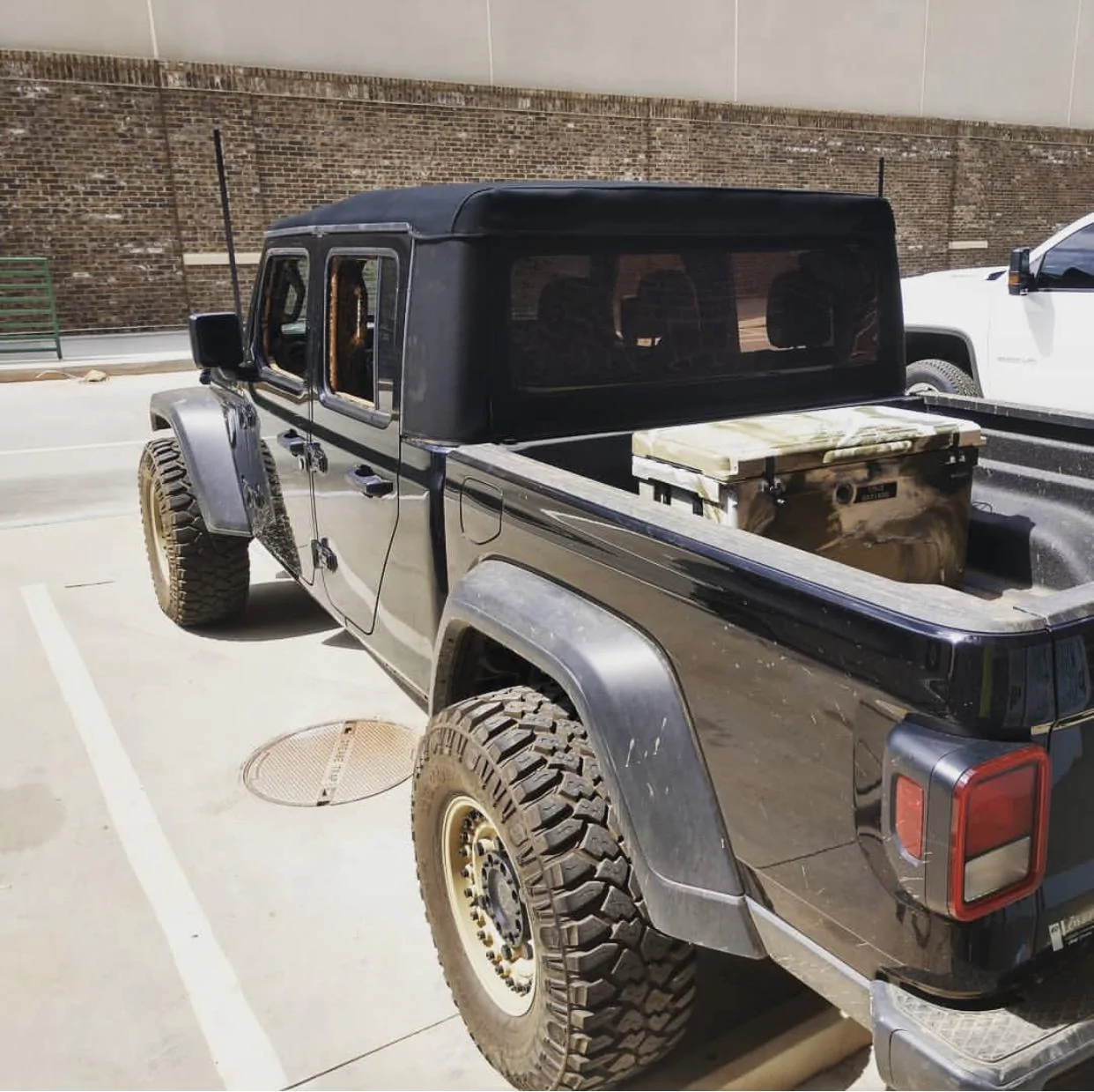 Jeep Gladiator BLACK Gladiator JT Club 67B76BE0-BFA4-40D5-A073-F578FDBC467A