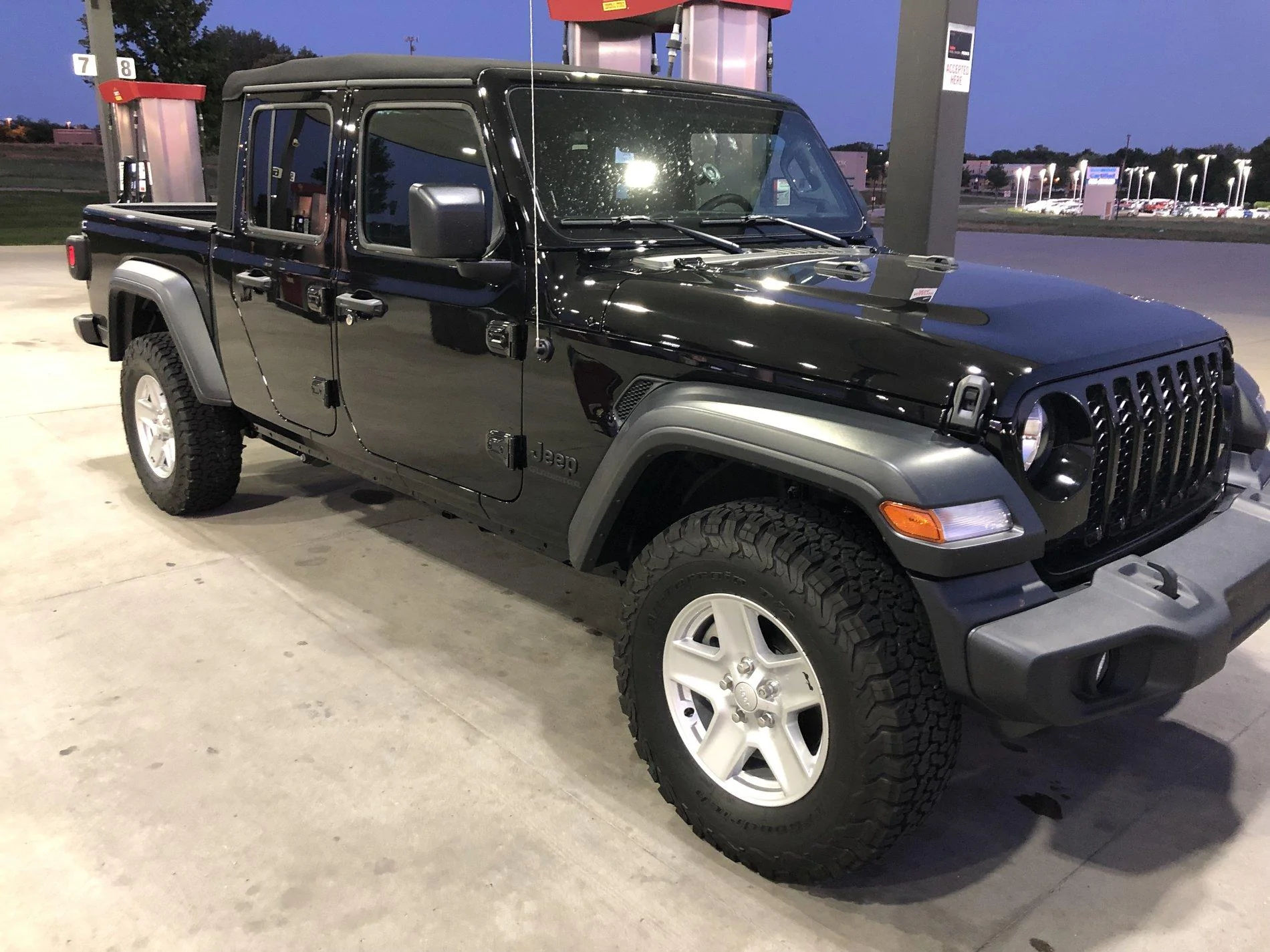 Jeep Gladiator Anyone else running 285/75 r18 on stock wheels? 8DC5C9E6-D3F1-4CBE-B7B2-C95D16C75147