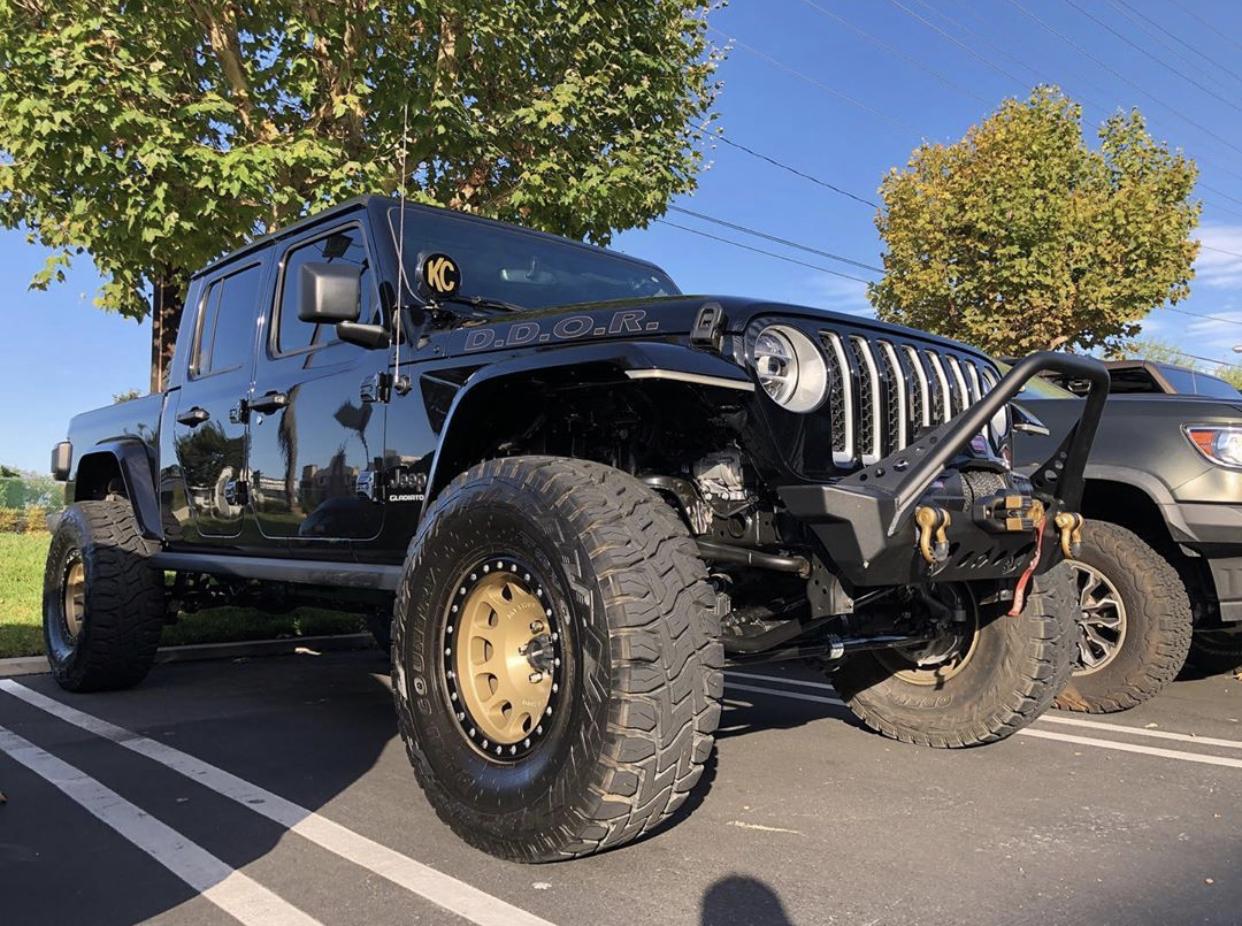 Jeep Gladiator Jeeps Parking Next To Jeeps 851CEB82-BDA4-4A27-9BDB-1768AC12534C