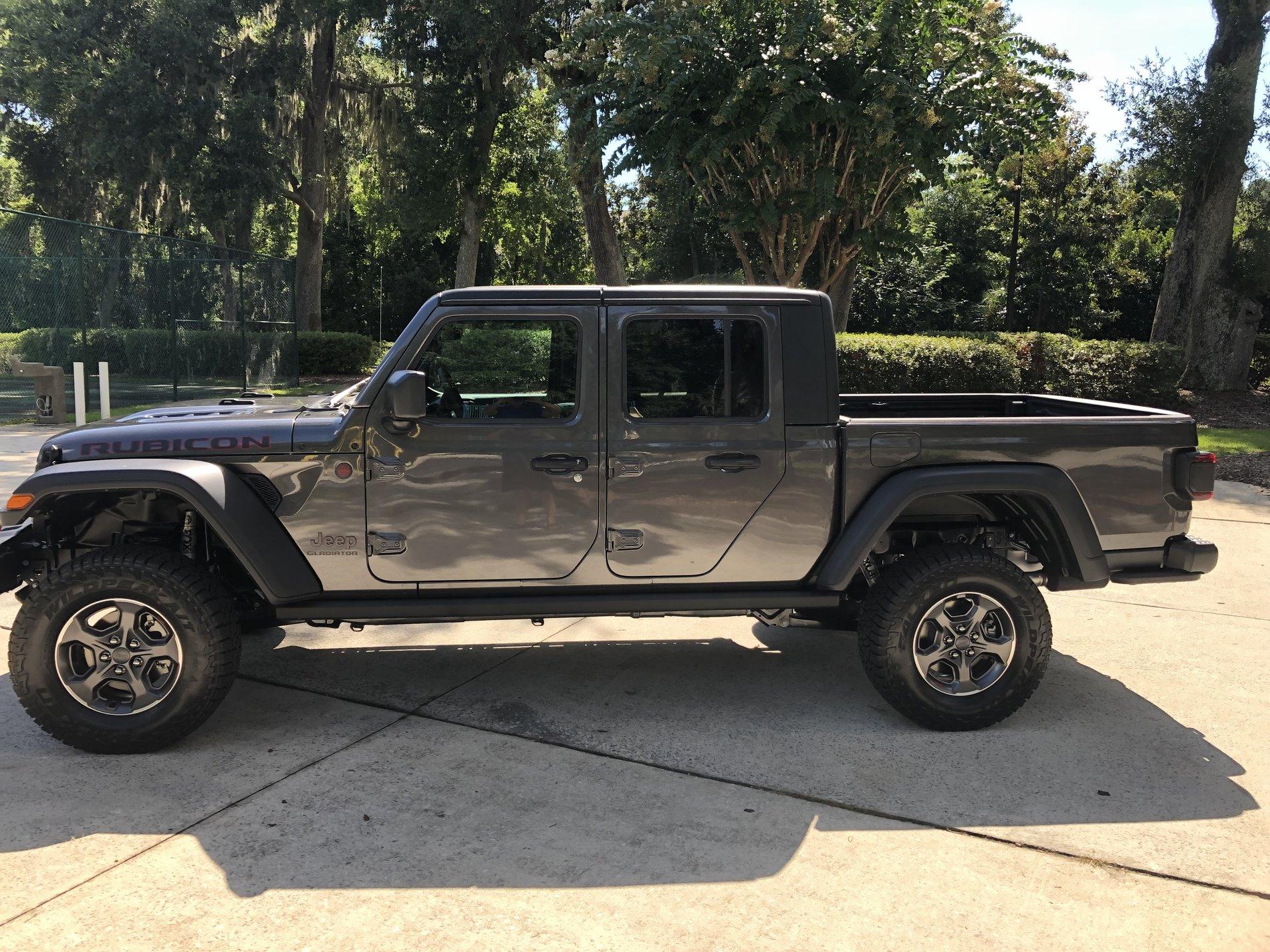 Jeep Gladiator GRANITE CRYSTAL JT Gladiator Club BC2F2130-5B61-487B-B992-D9FEDA63B701