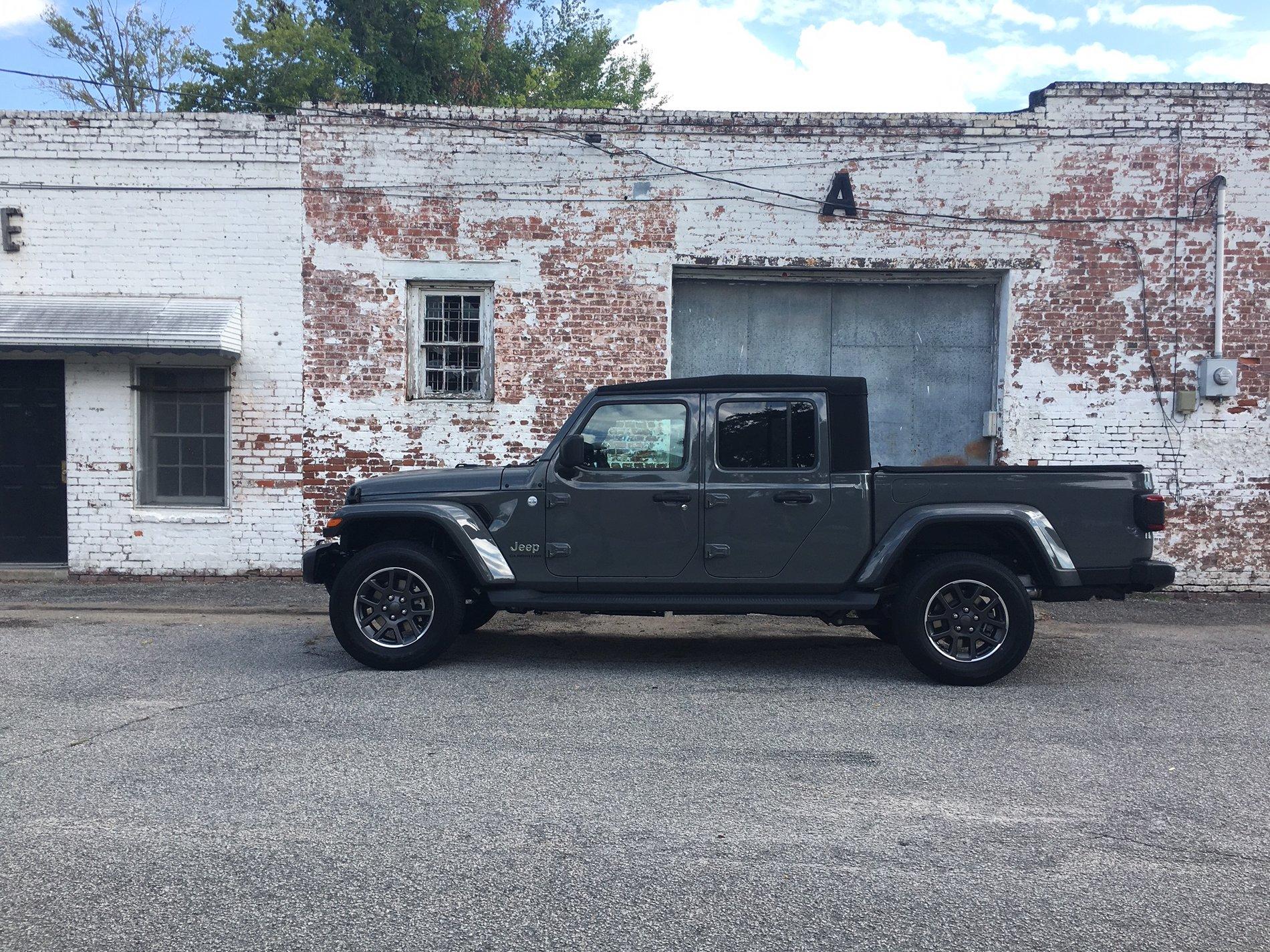 Jeep Gladiator Sting grey owners (future) check in IMG_1588.JPG