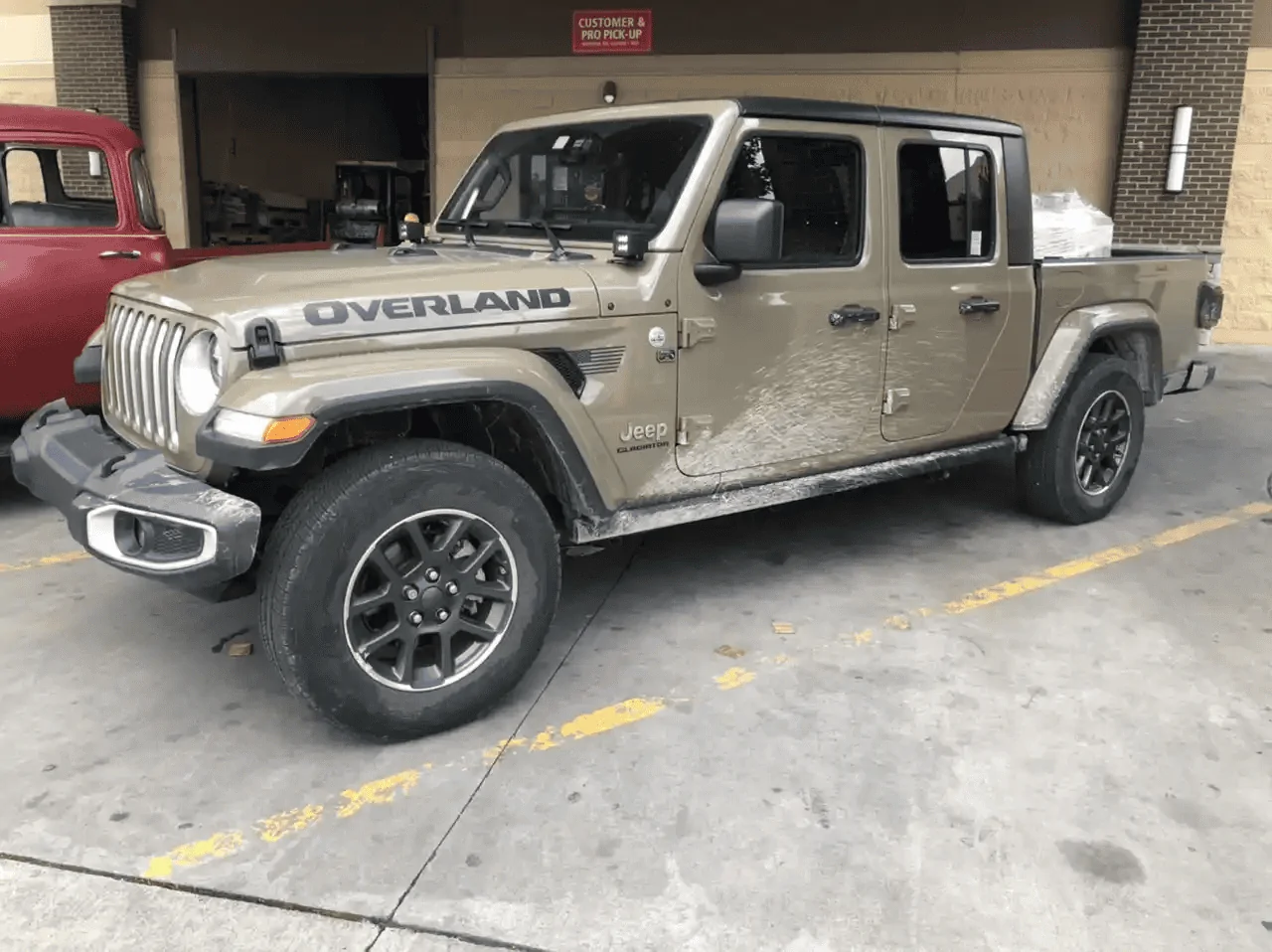 Jeep Gladiator Sport S vs Overland 1655224166689