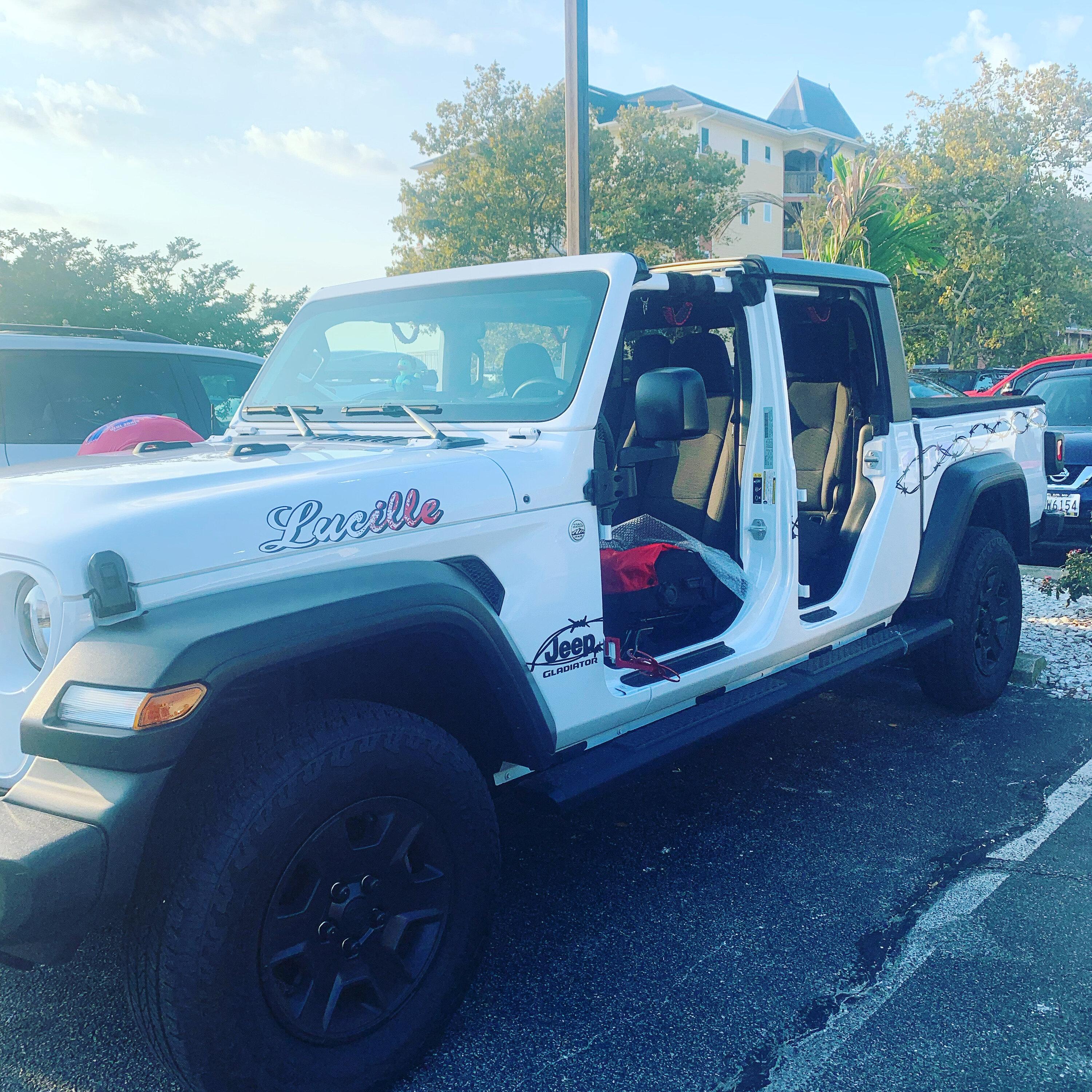 Jeep Gladiator BRIGHT WHITE Gladiator JT Club B4A4FA37-D890-4762-849B-4880A1B827DF