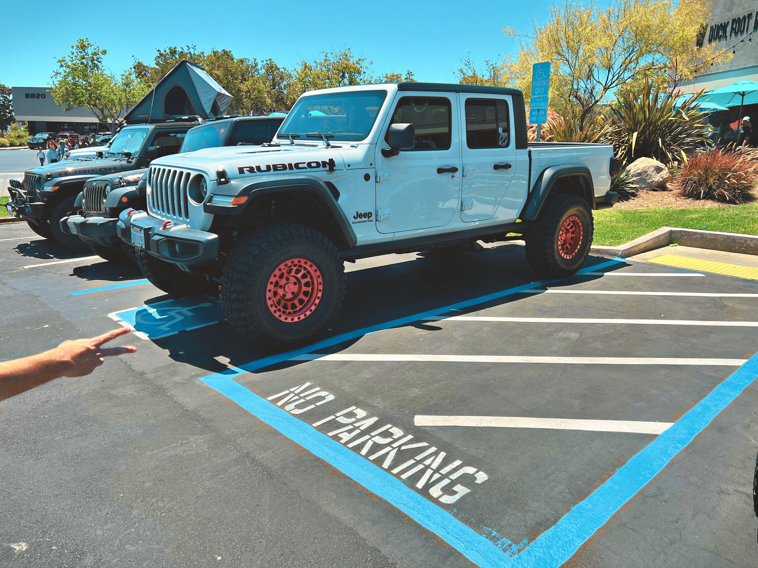 Jeep Gladiator BRIGHT WHITE Gladiator JT Club E06DE7D9-524C-4E57-A031-1BF1ADDA35EB