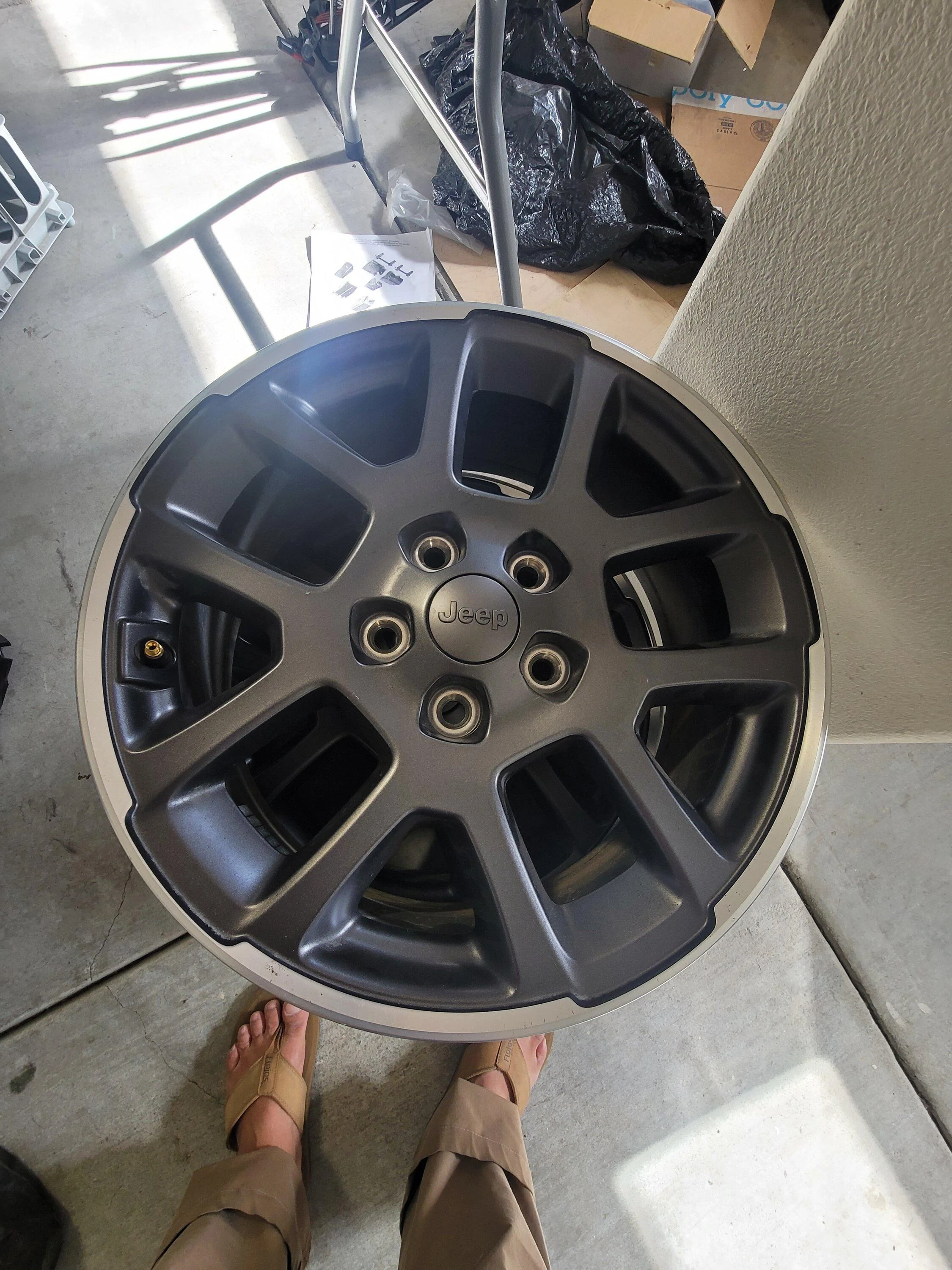 Jeep Gladiator Overland wheels (set of 5), storage thingy. 20220615_170616