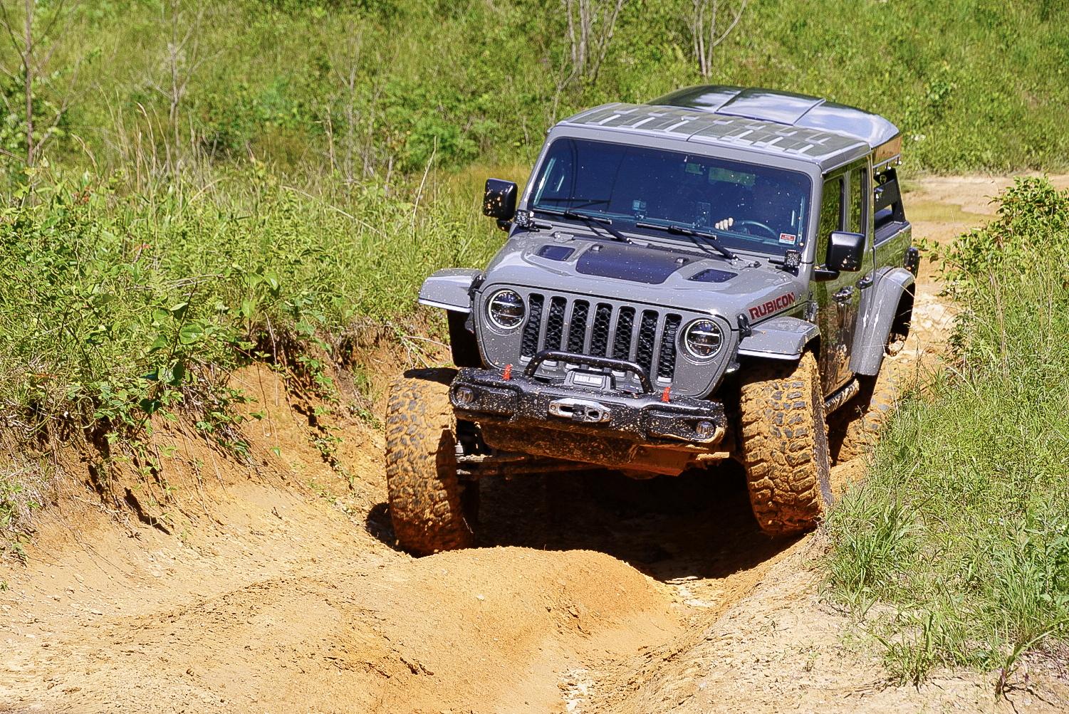 Jeep Gladiator Gladiator Glamour Shots 719122E6-3BF9-44B0-A9CE-B69E3177C6D6