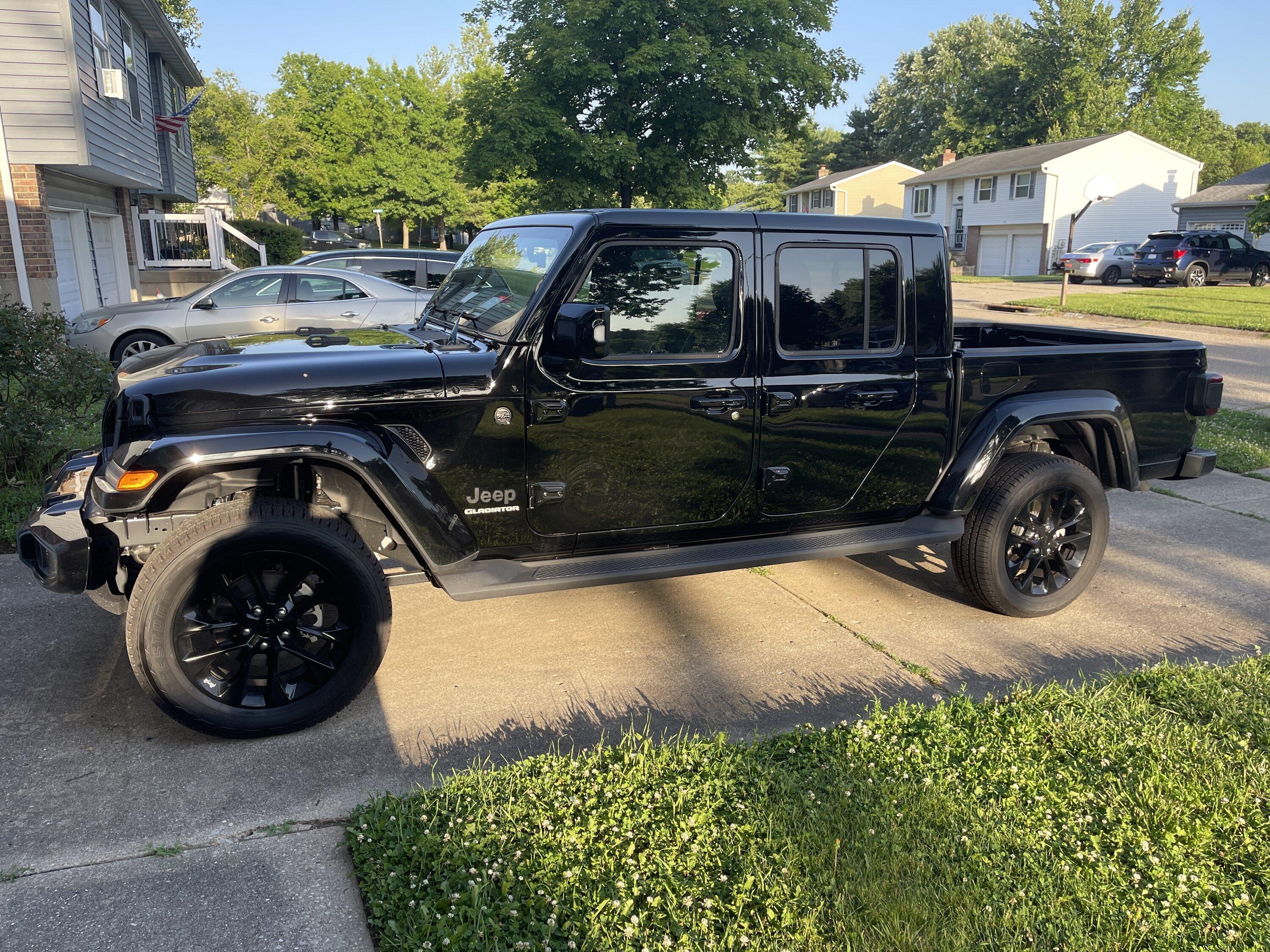 Jeep Gladiator BLACK Gladiator JT Club 20220614_233526688_iOS