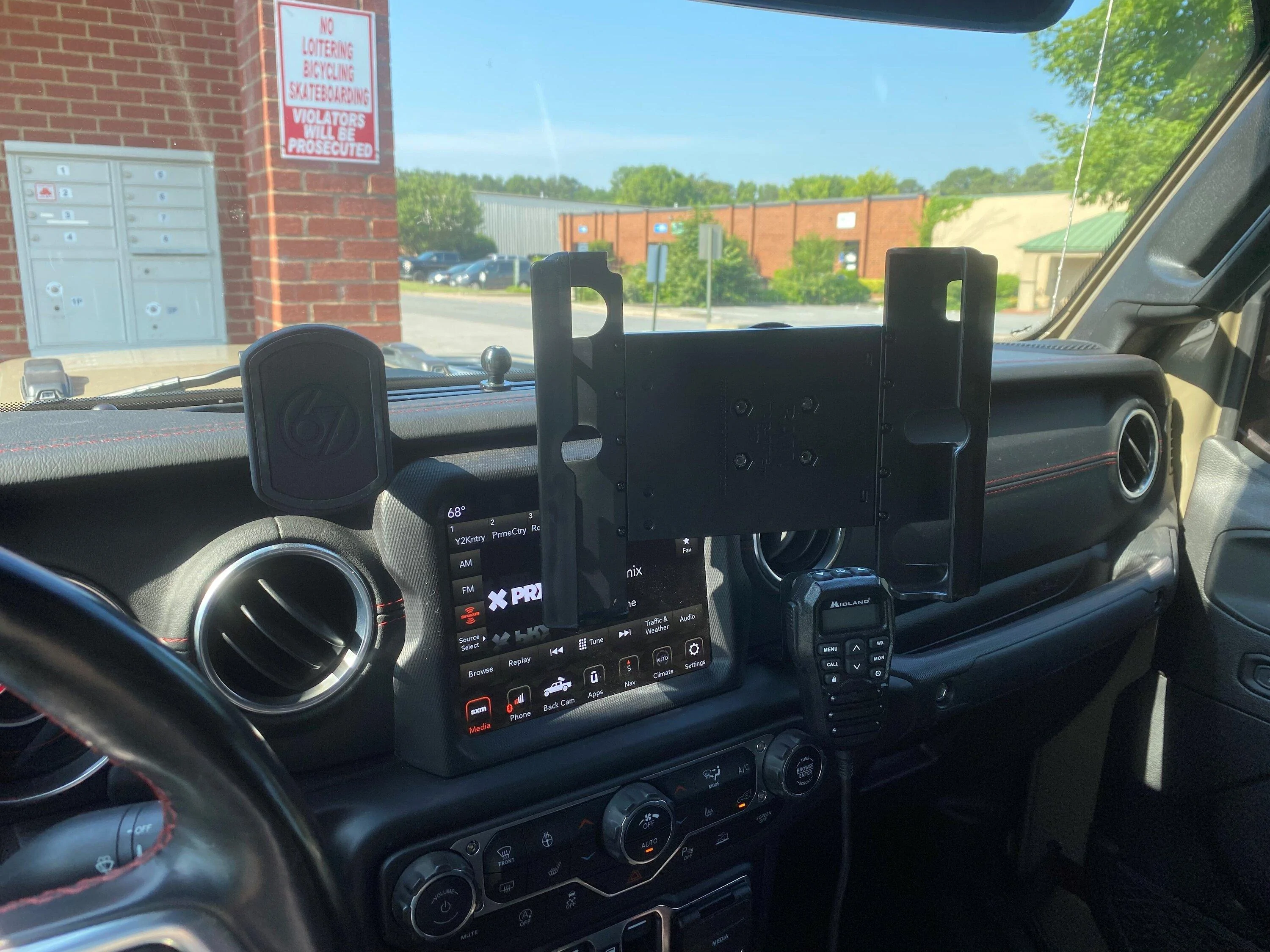 Jeep Gladiator Tablet mounts?  iPad air is too big for this interior :( a