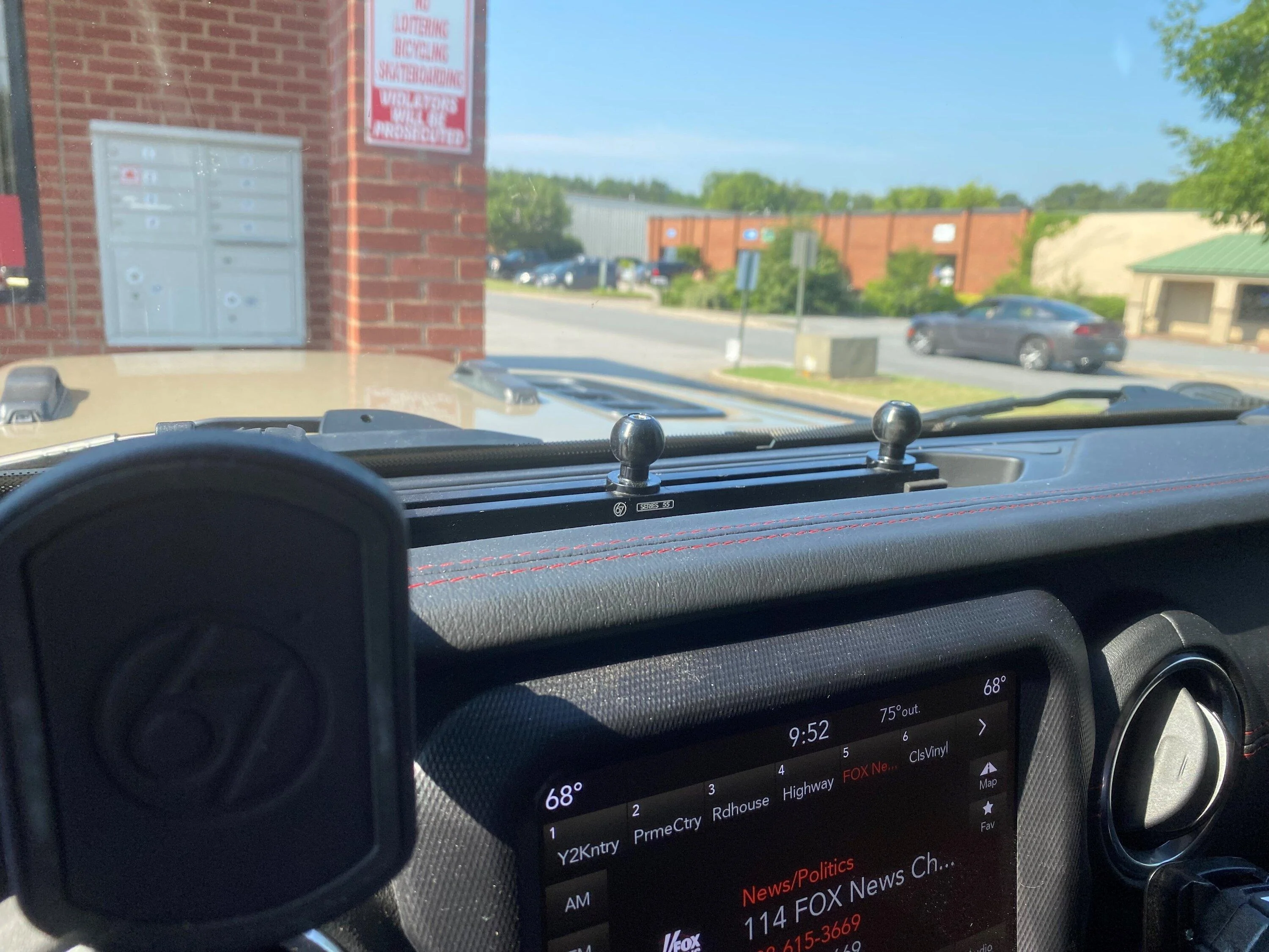 Jeep Gladiator Tablet mounts?  iPad air is too big for this interior :( c